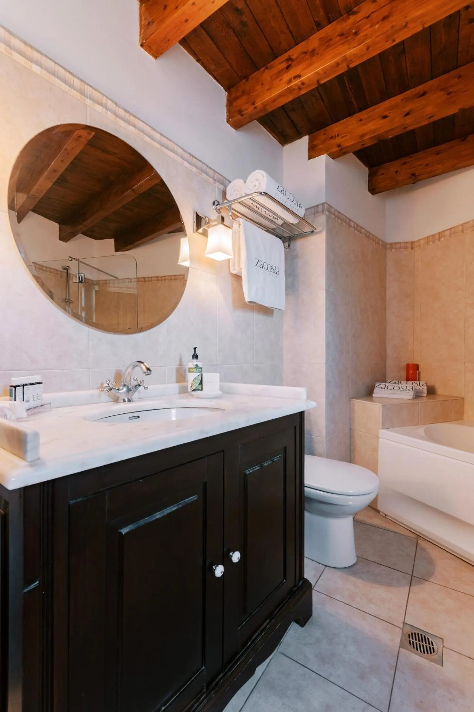 Bathroom in Zacosta Villa Hotel