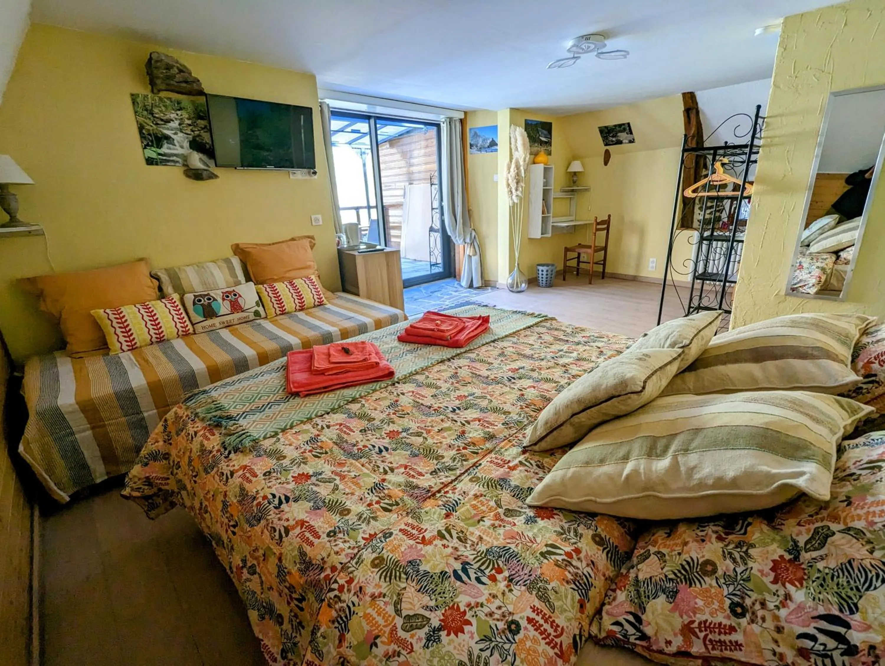 Property building, Bed in Chambres d'hôtes Le Lepadou-Bas