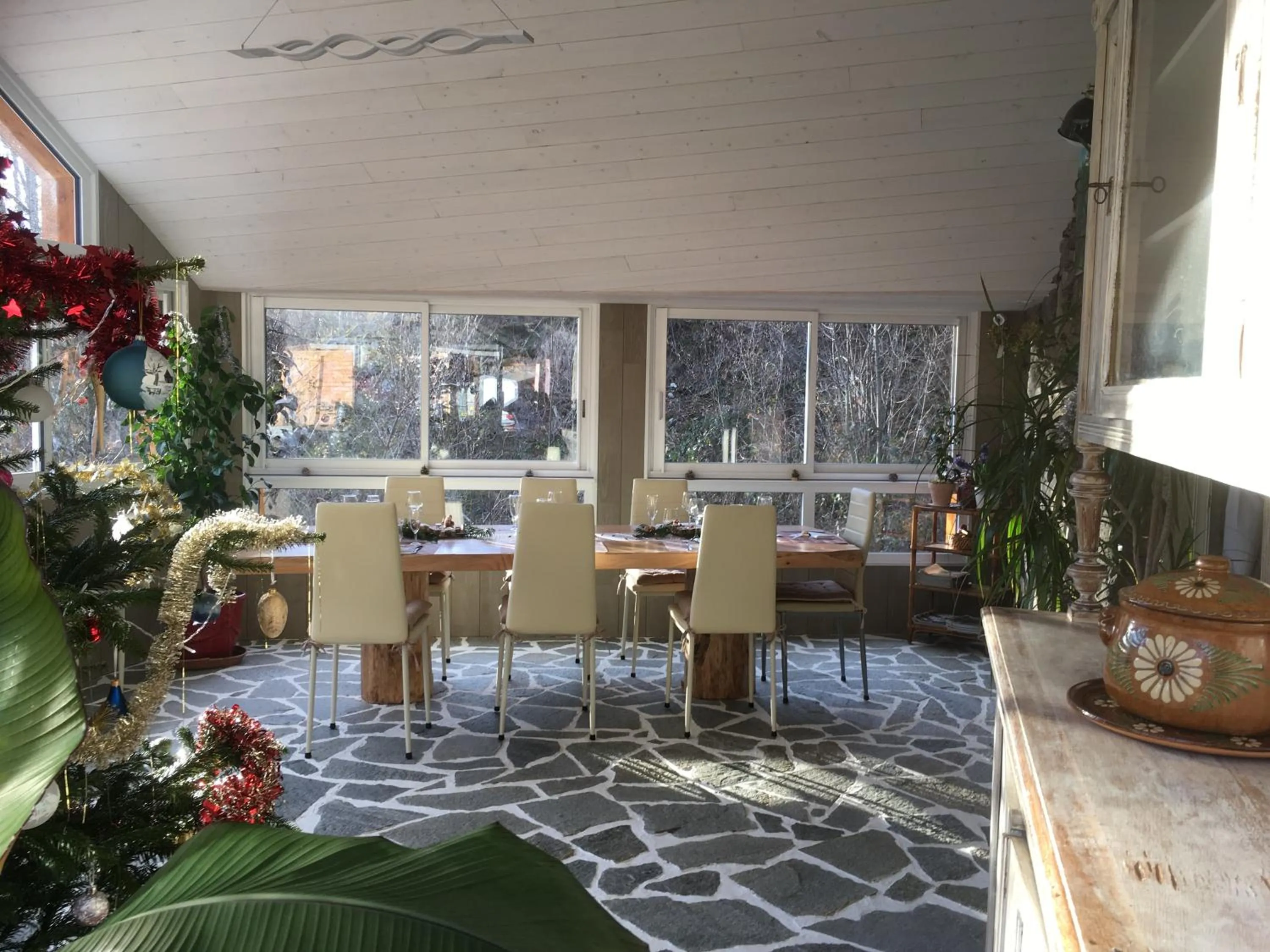 Continental breakfast in Chambres d'hôtes Le Lepadou-Bas