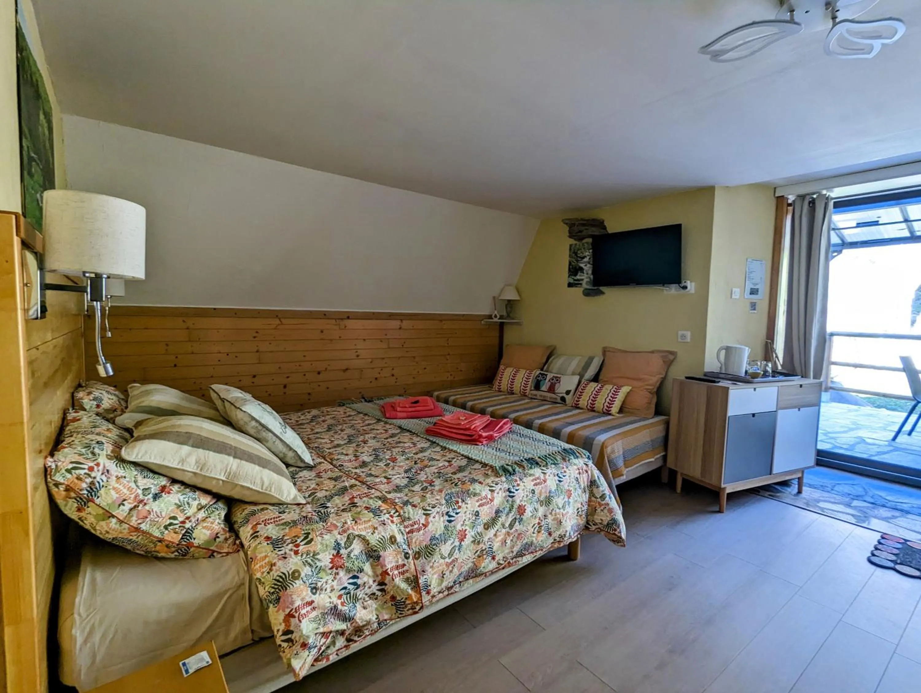 Photo of the whole room, Bed in Chambres d'hôtes Le Lepadou-Bas