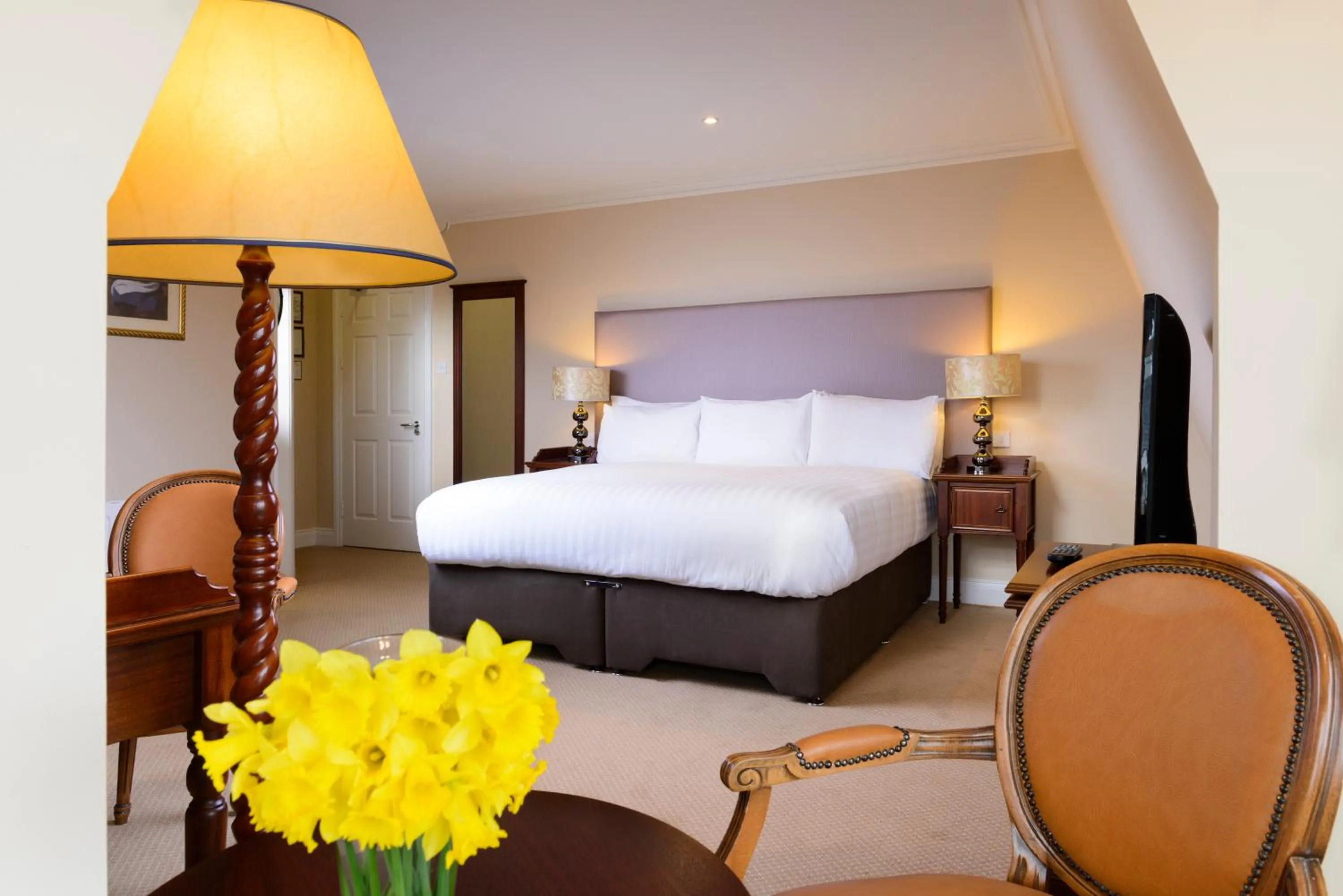 Bedroom, Bed in McSweeney Arms Hotel