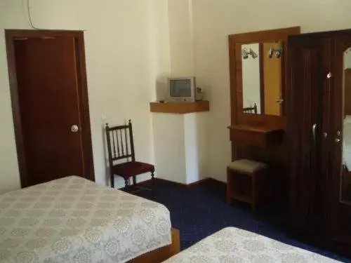 Twin Room in Pensao Lourenco Twin Room in Pensao Lourenco
