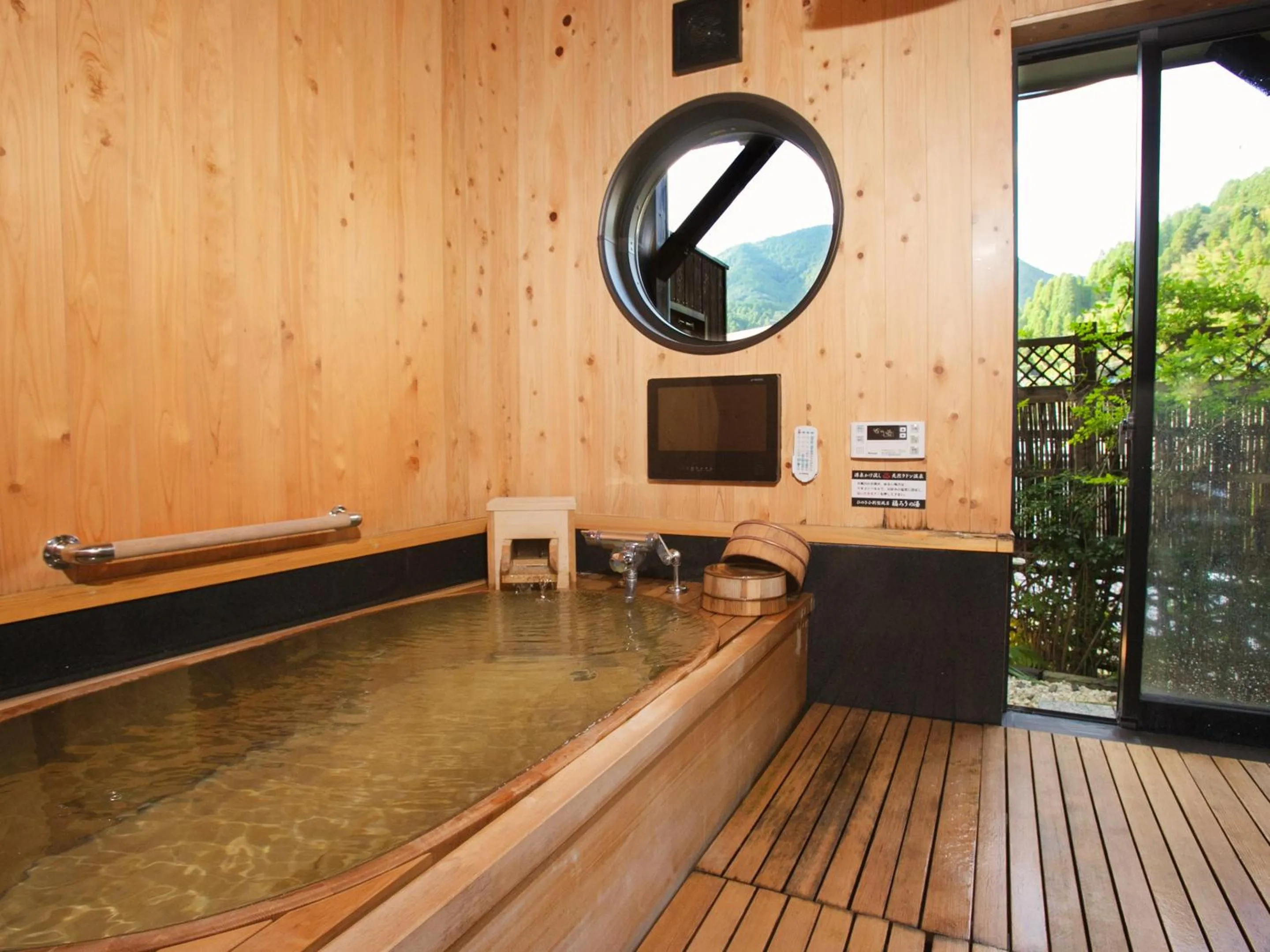 Hot Spring Bath in Oyado Yumechidori
