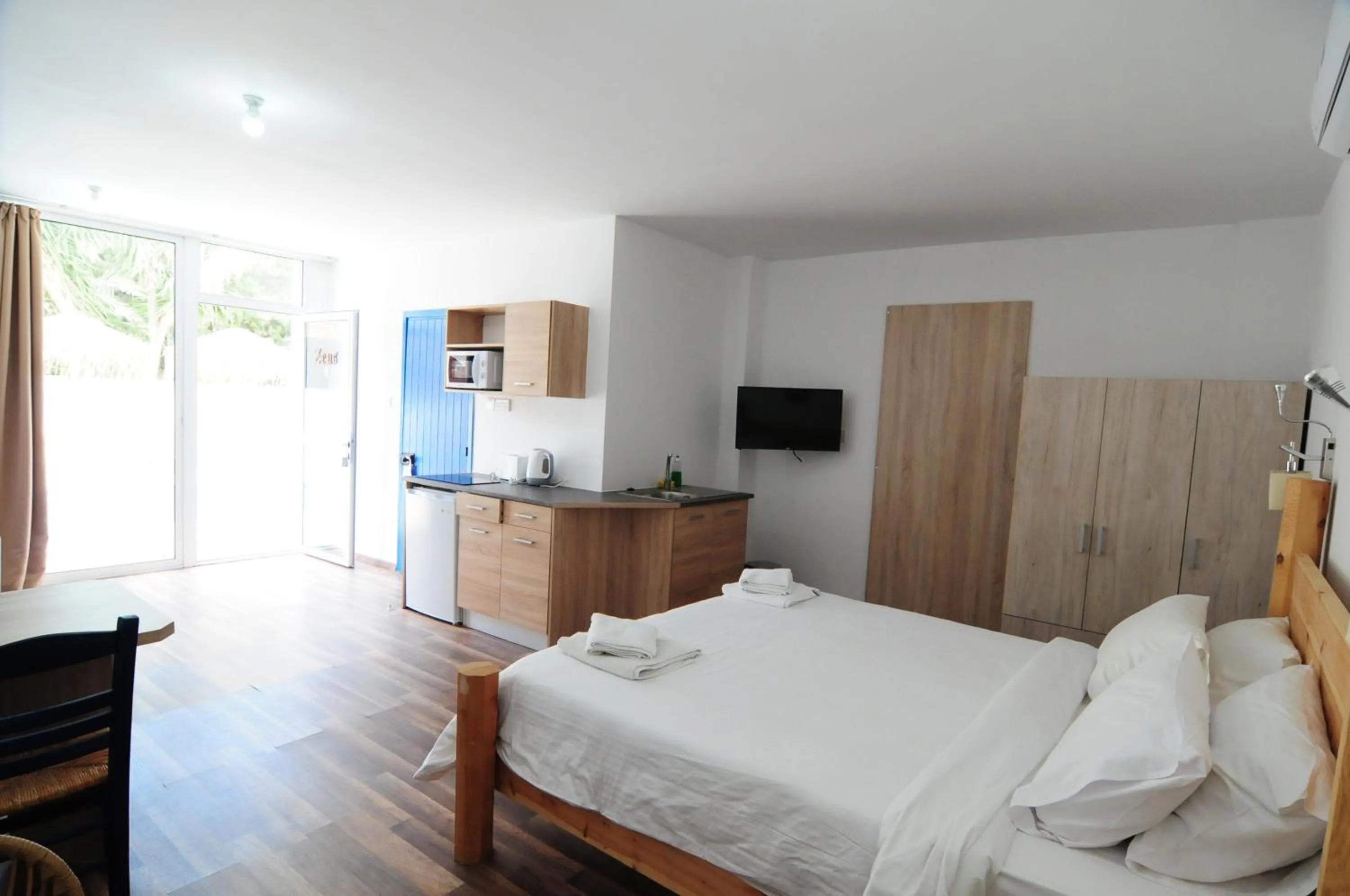 Kitchen or kitchenette in Lithos Studios