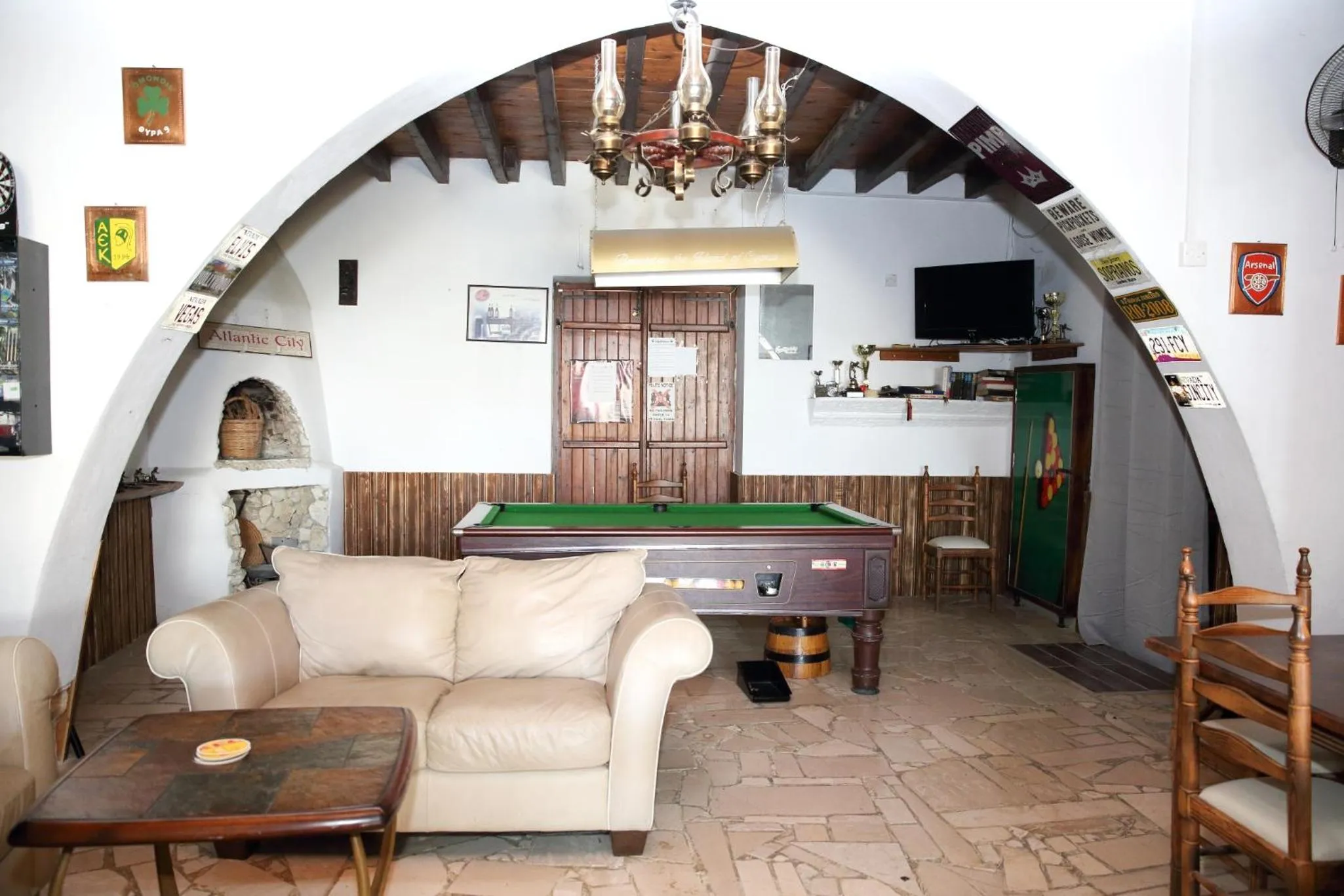 Restaurant/places to eat in Lithos Studios