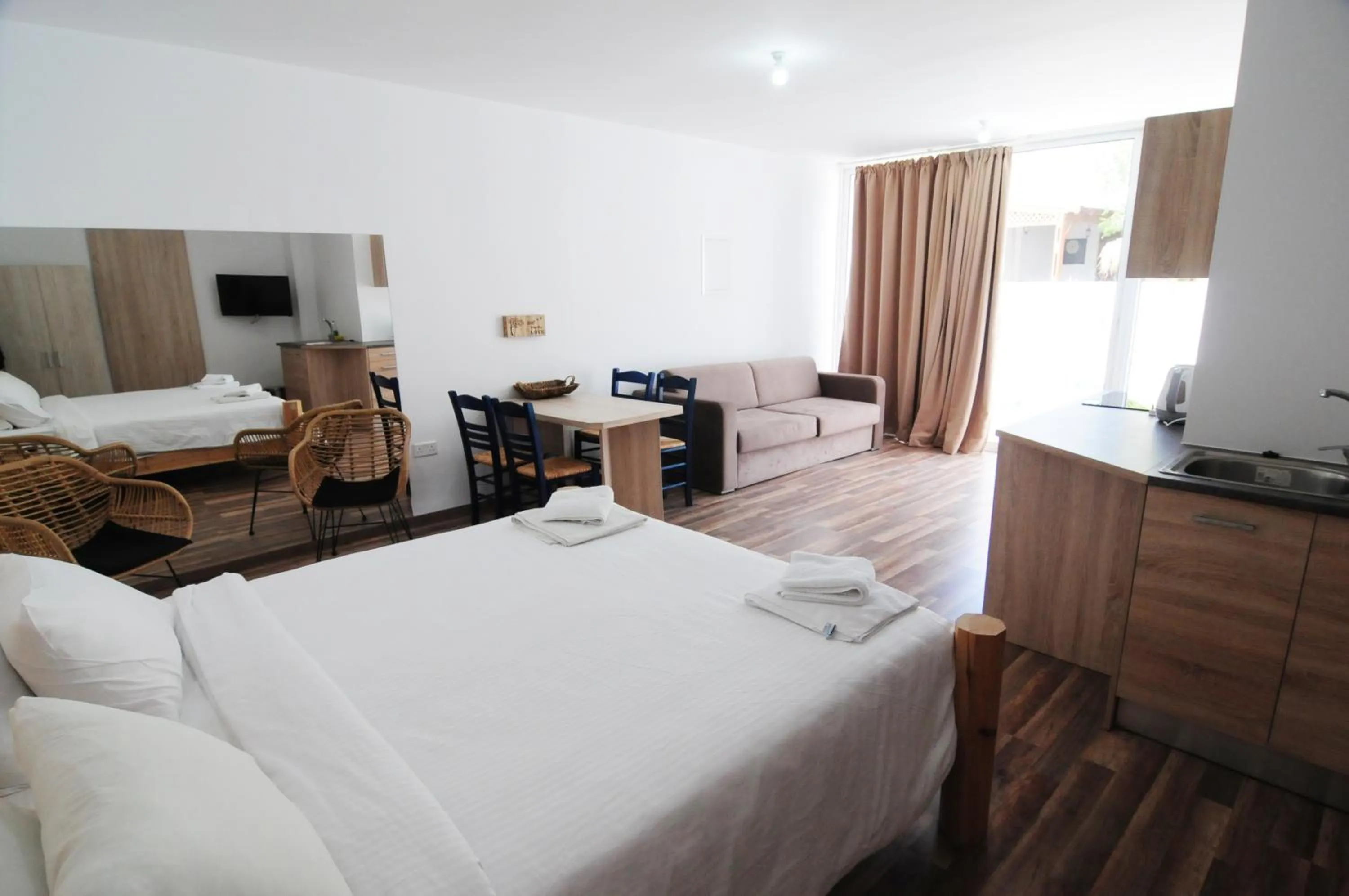 Kitchen or kitchenette in Lithos Studios