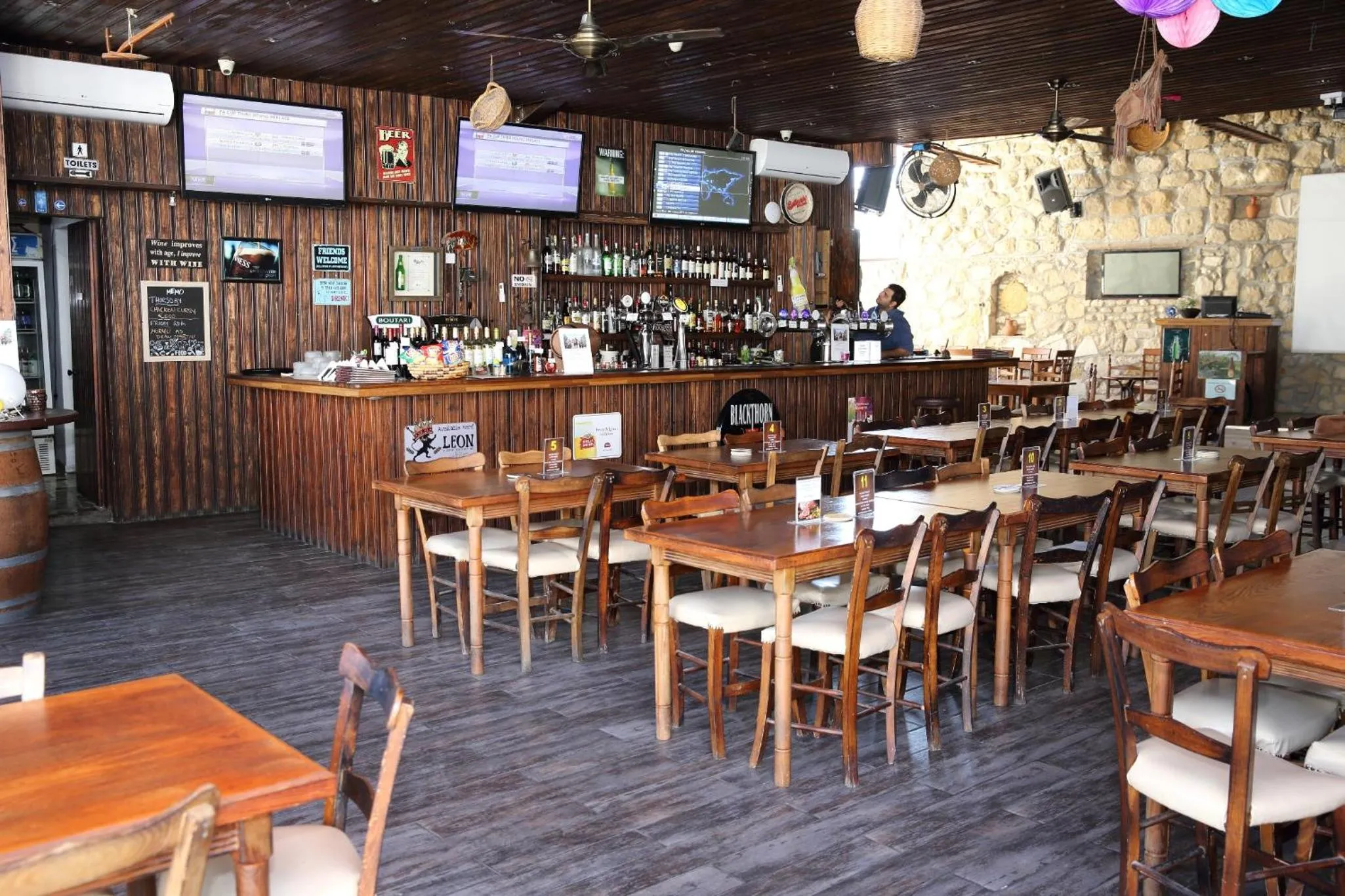 Restaurant/places to eat in Lithos Studios