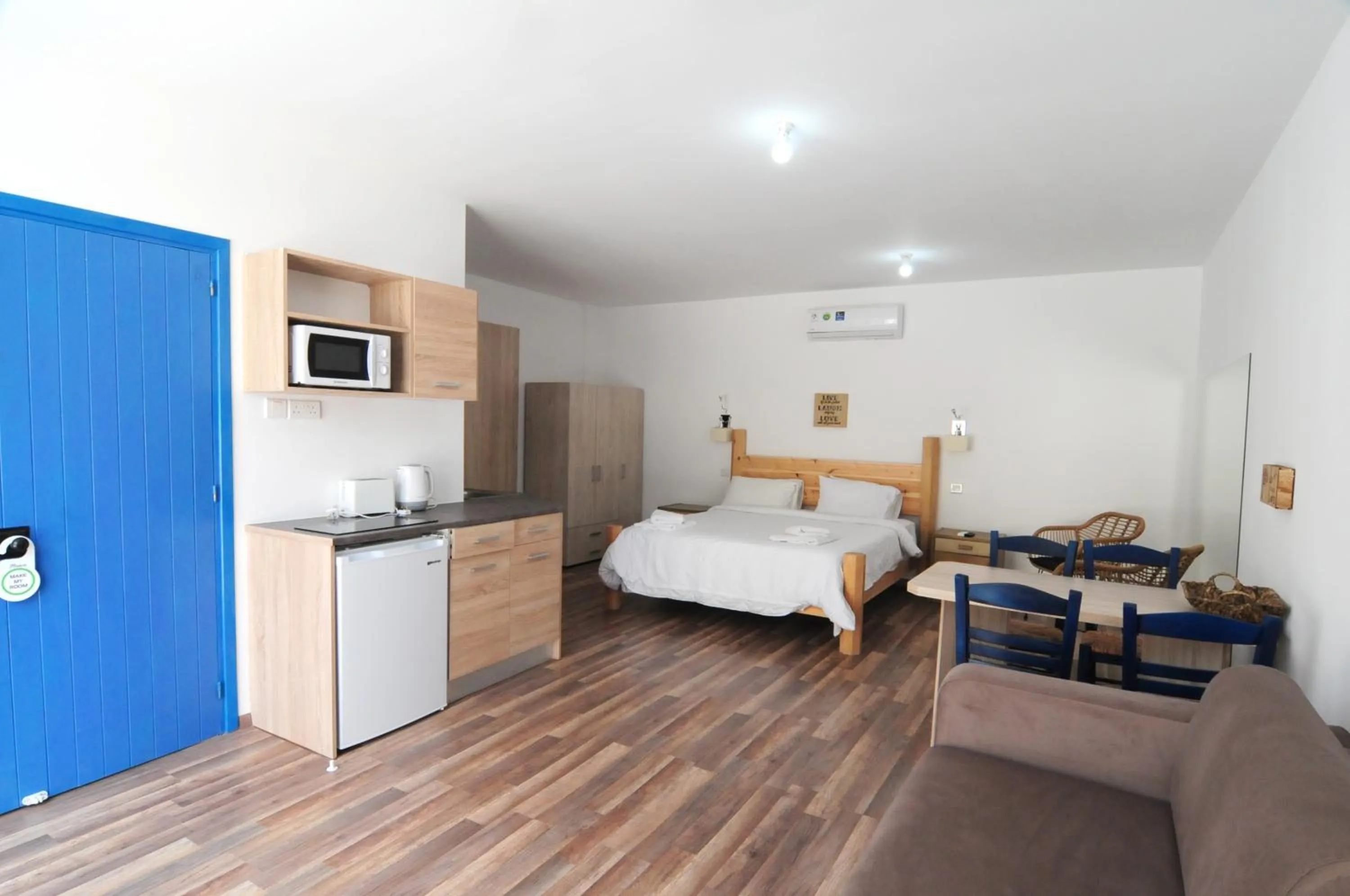 Kitchen or kitchenette in Lithos Studios