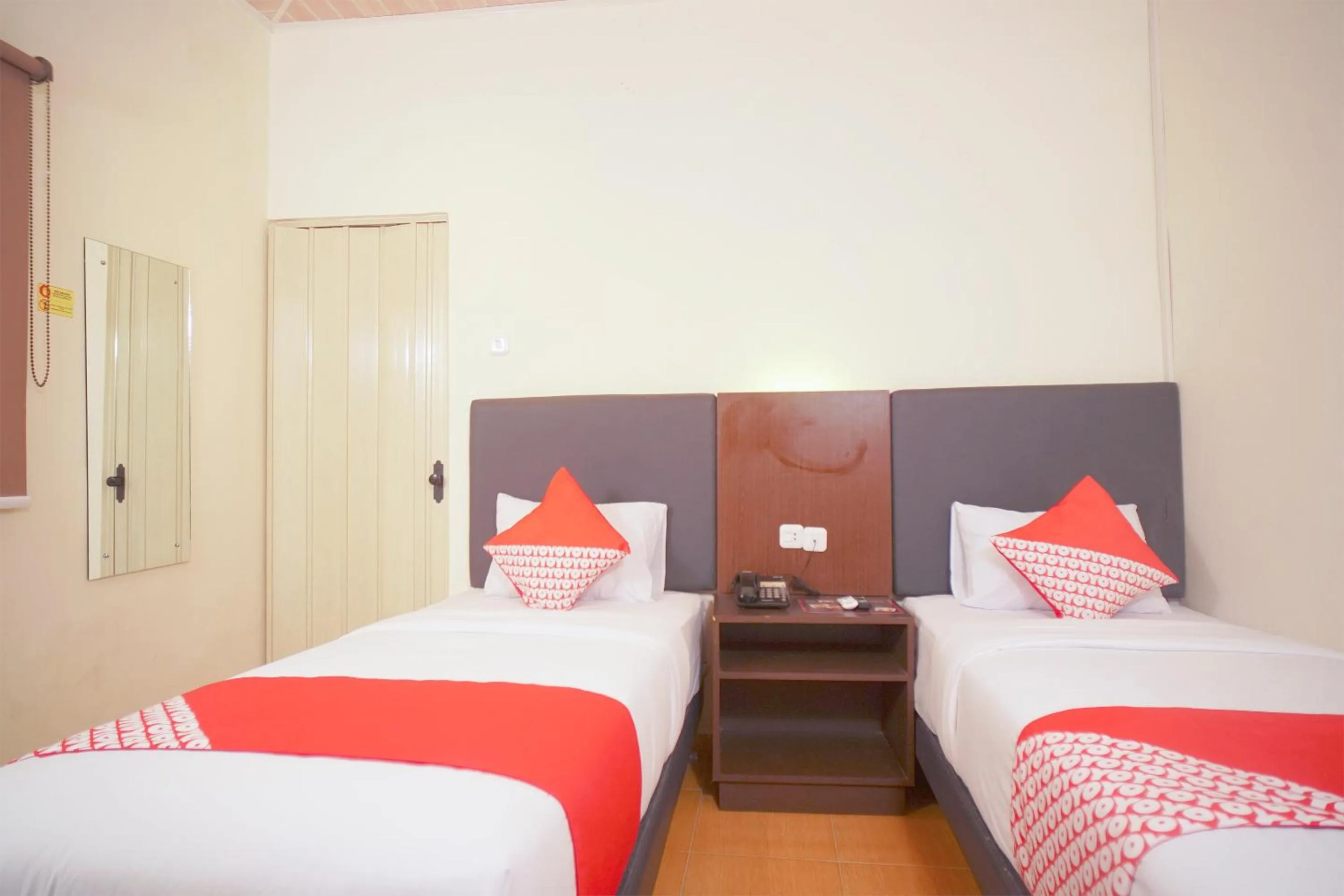 Bed in OYO 147 Hotel Winer