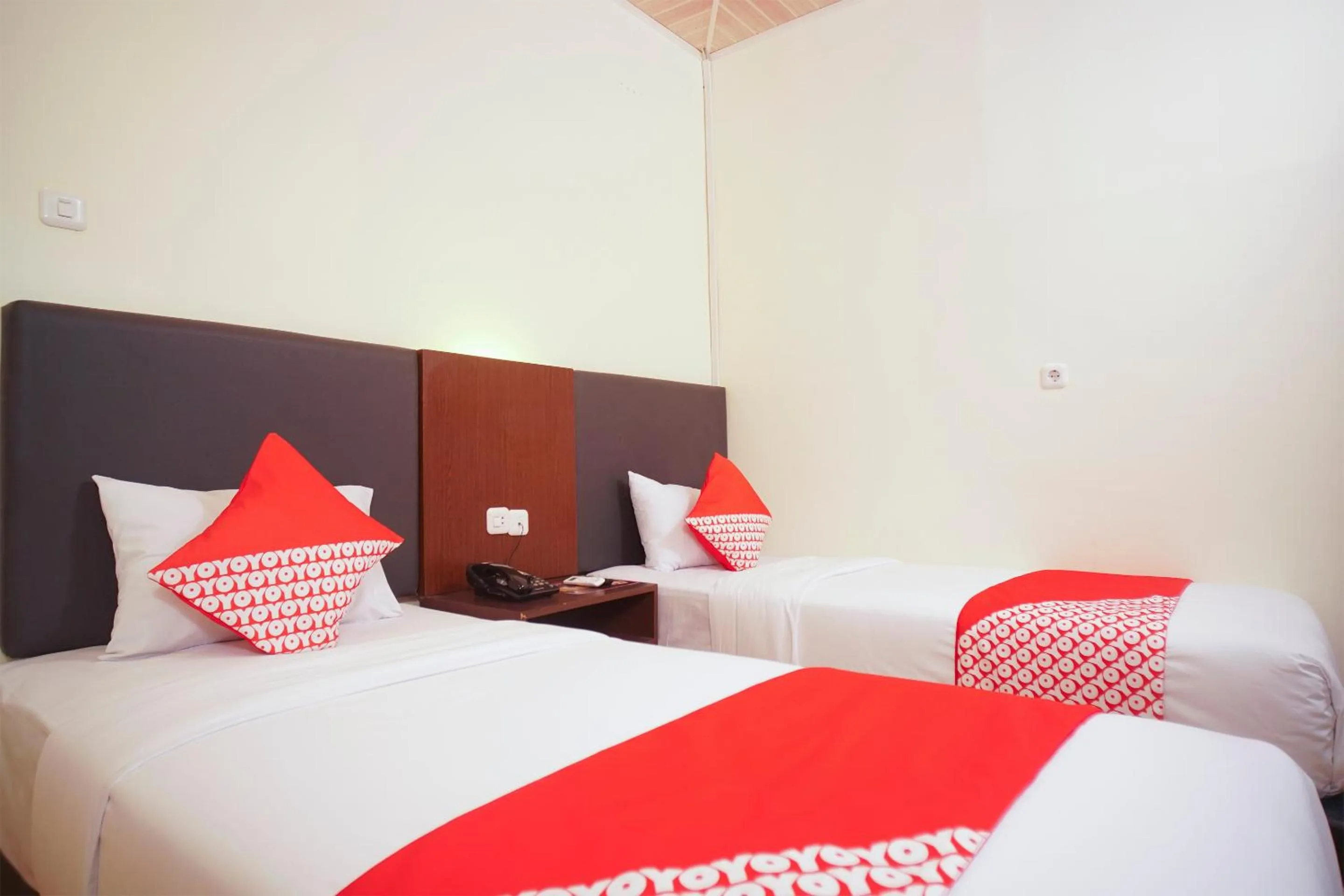 Bed in OYO 147 Hotel Winer