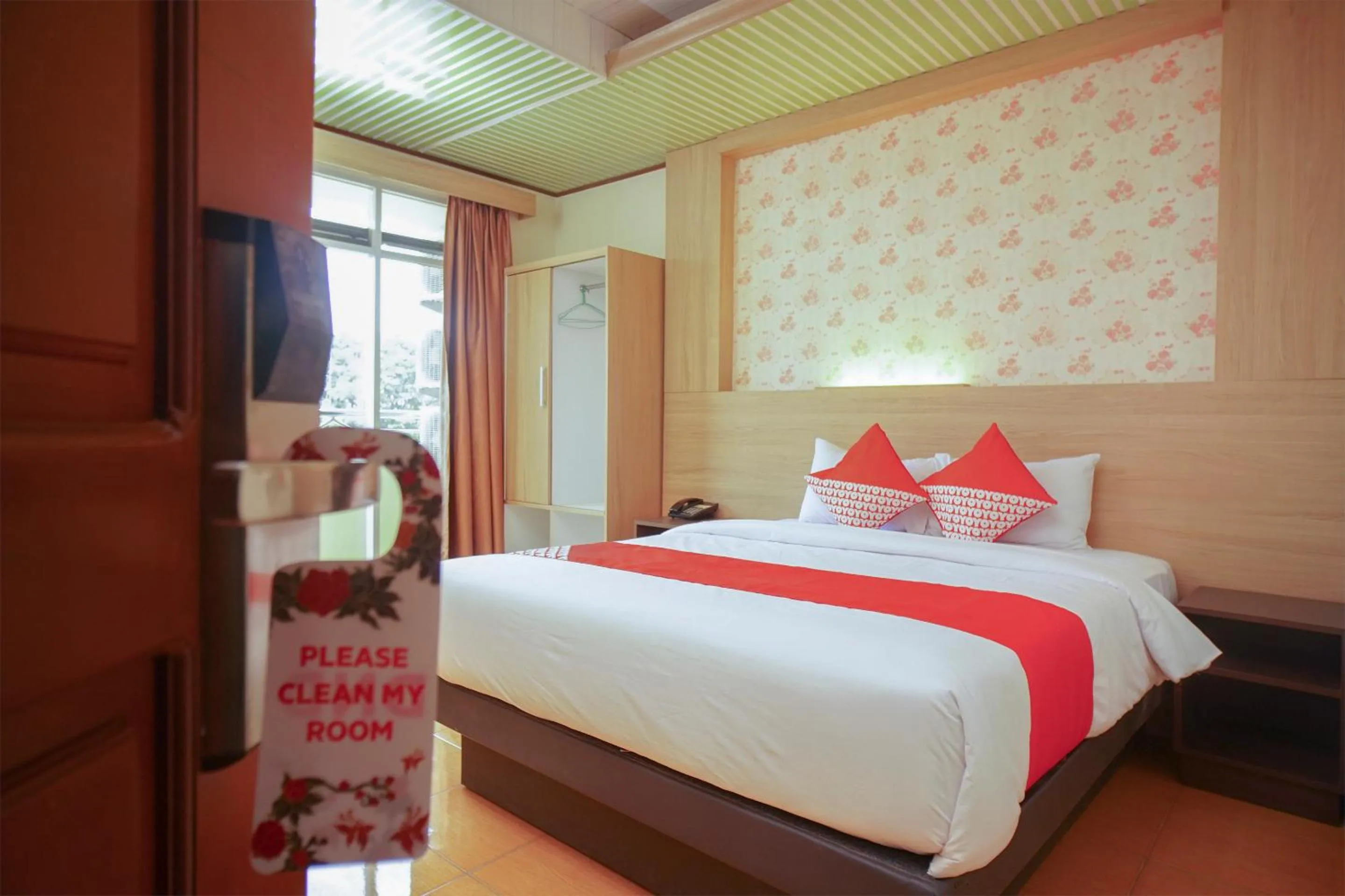 Bedroom in OYO 147 Hotel Winer