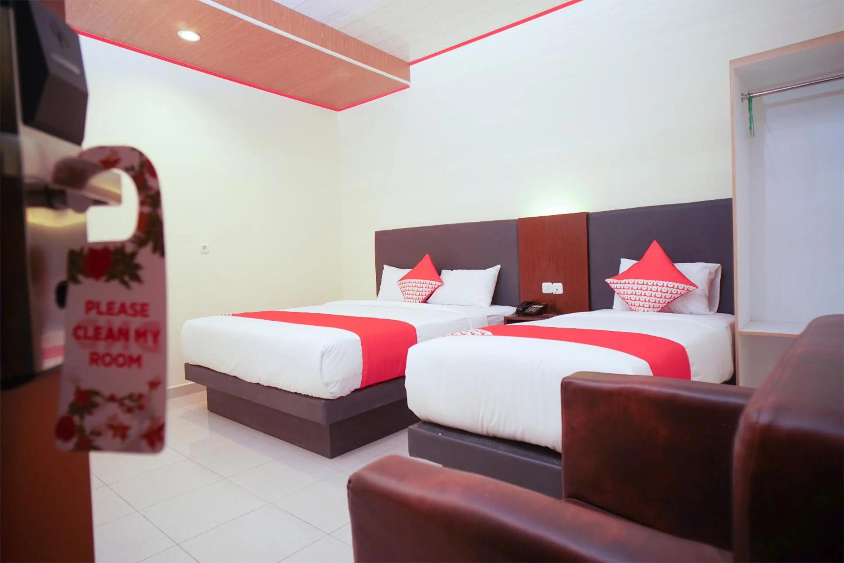 Bedroom in OYO 147 Hotel Winer