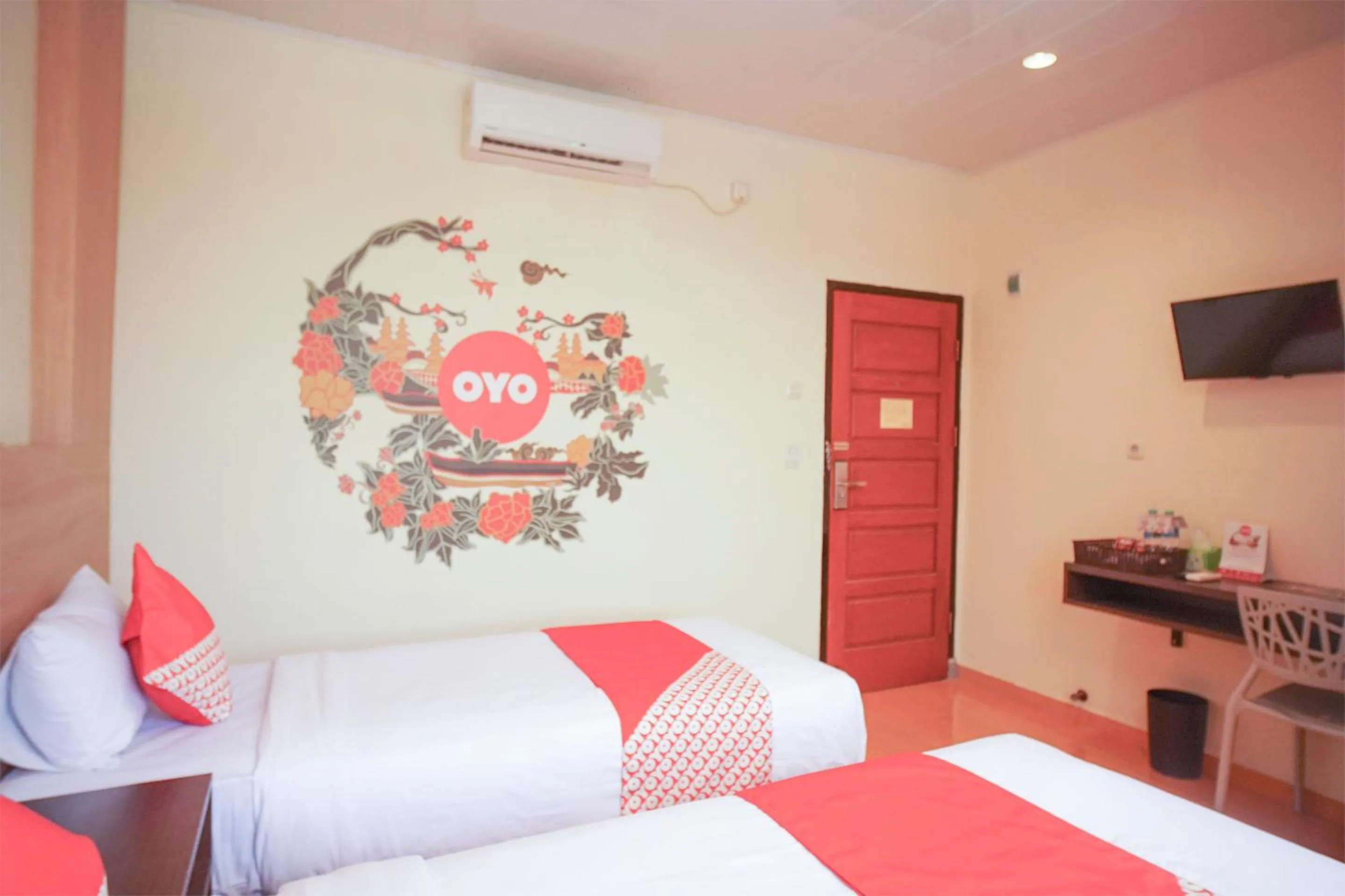 Bedroom in OYO 147 Hotel Winer