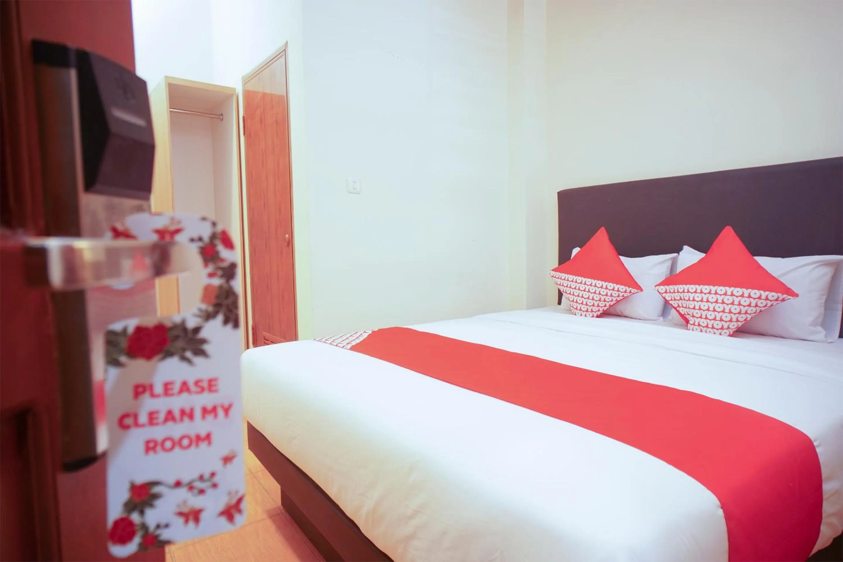 Bedroom in OYO 147 Hotel Winer