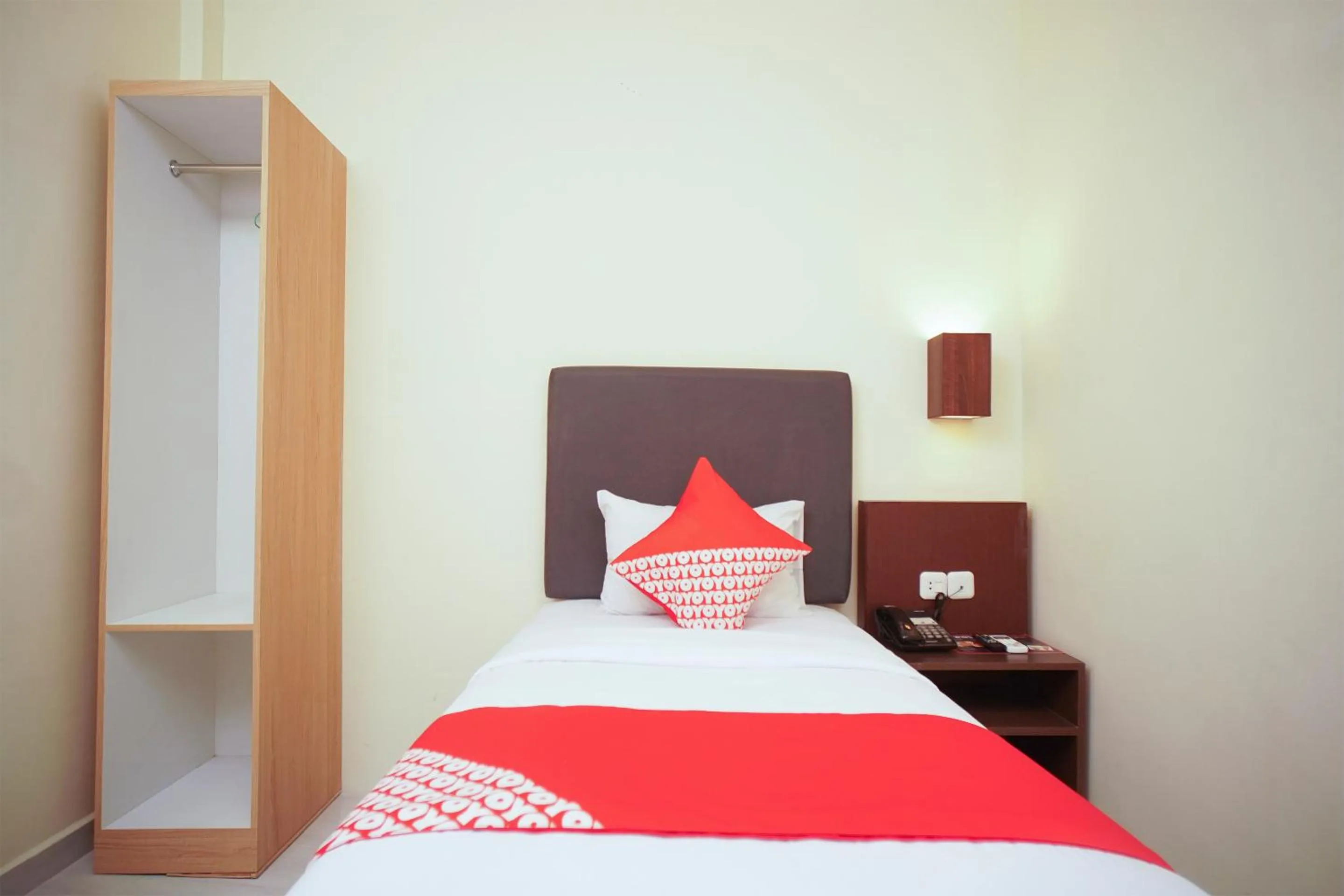 Bed in OYO 147 Hotel Winer