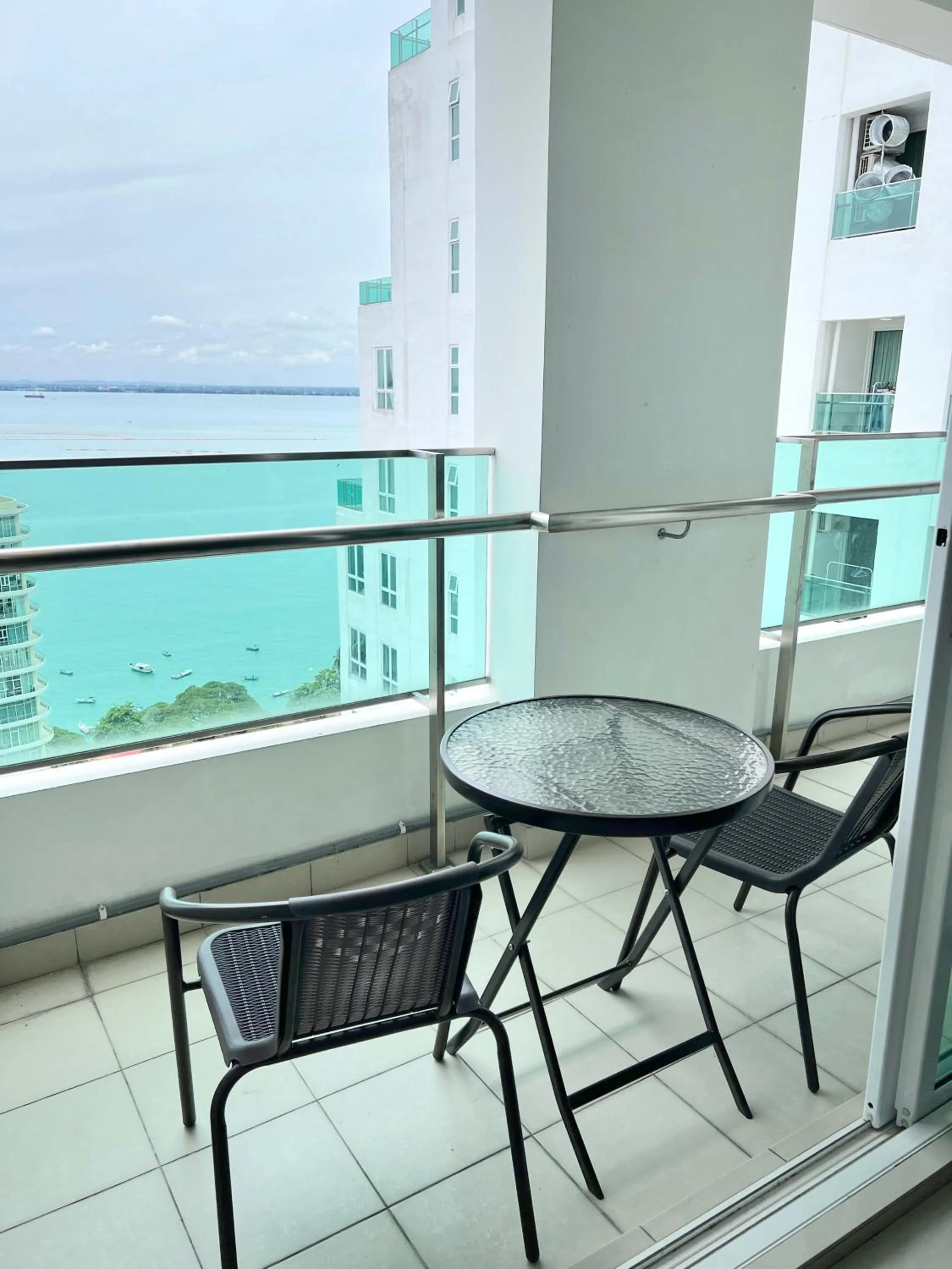 Balcony/Terrace in Mansion One by Sky Hive