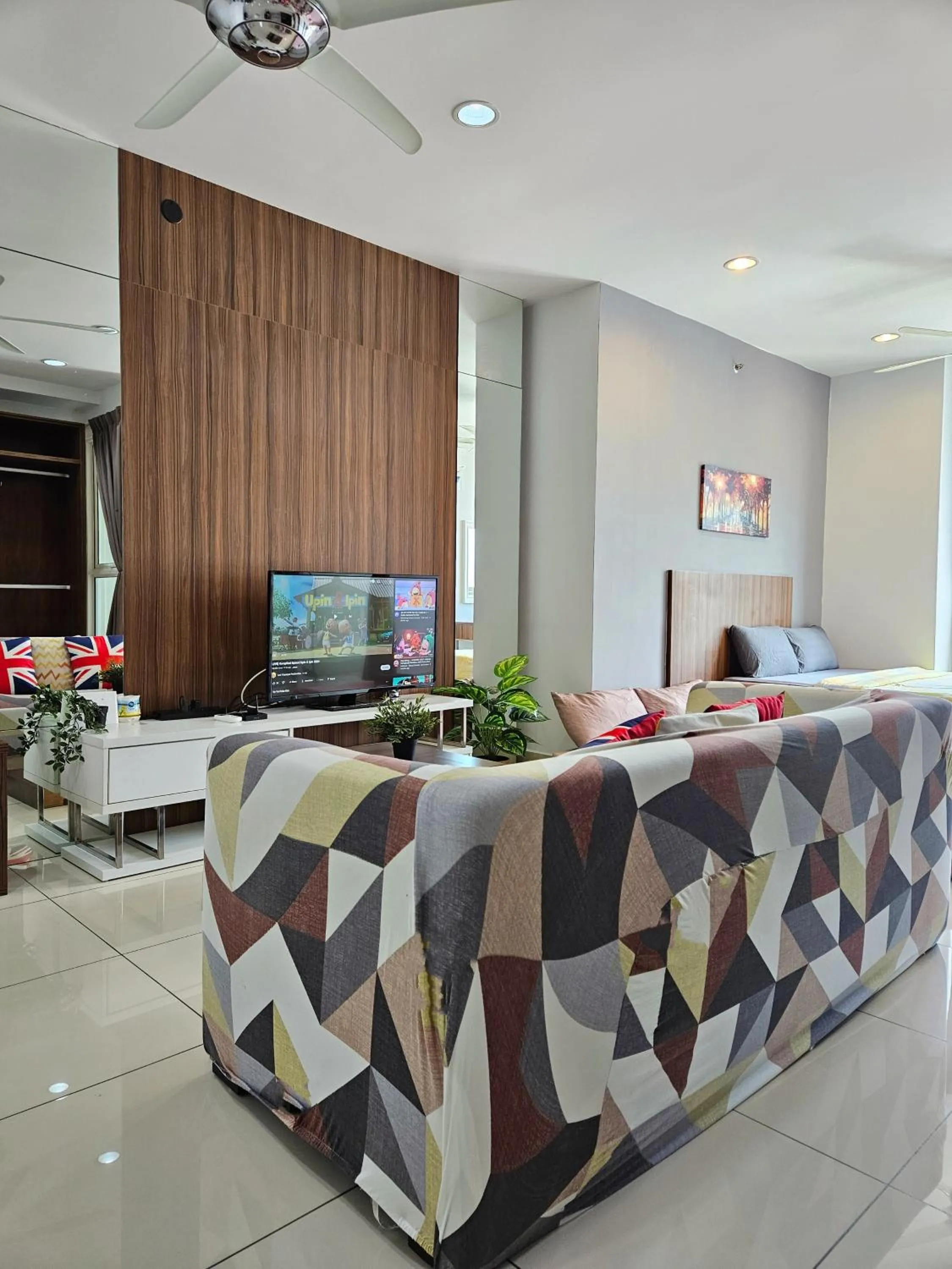 Living room in Mansion One by Sky Hive