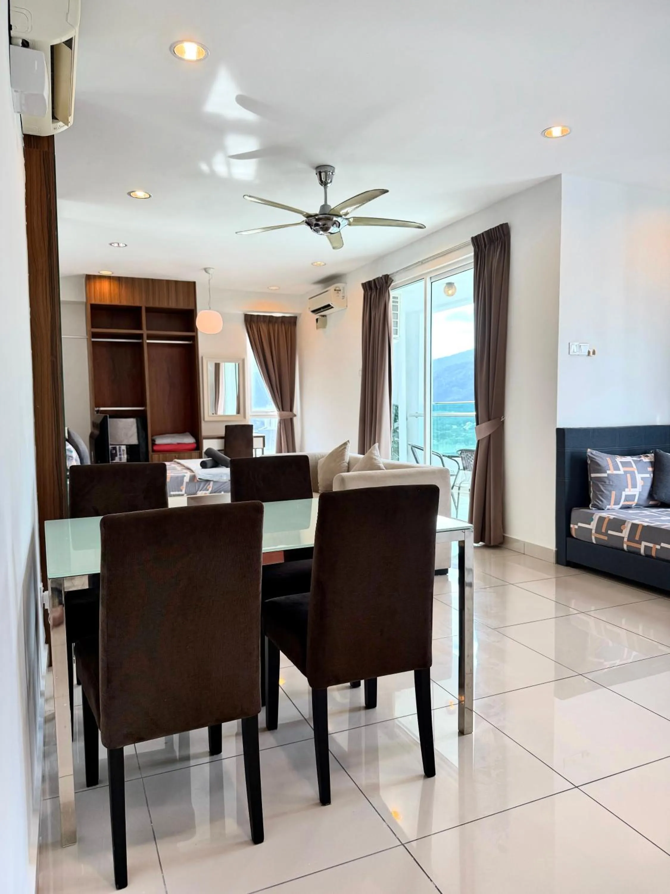 Dining area in Mansion One by Sky Hive