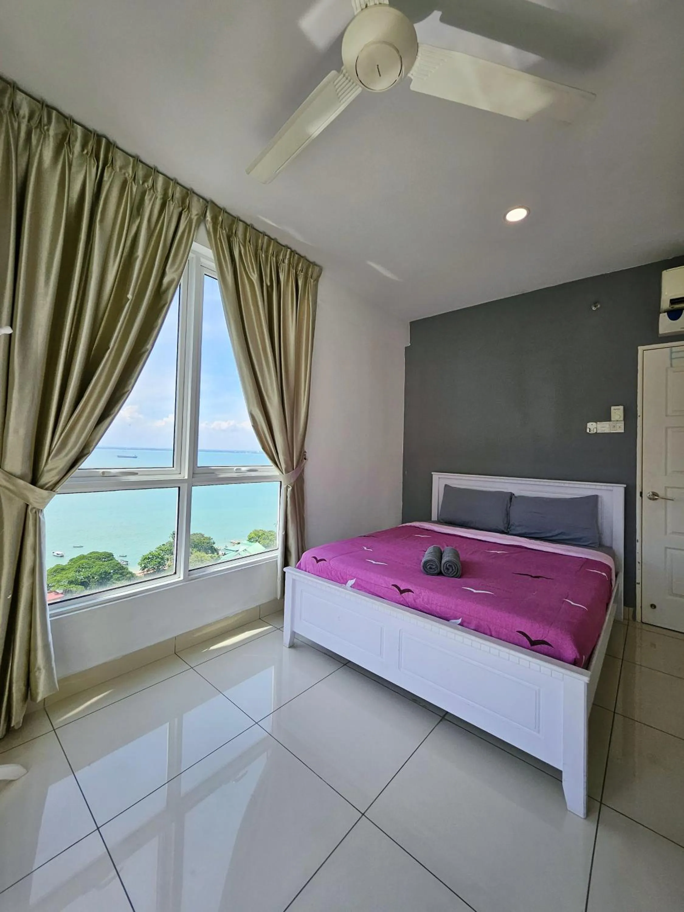 Bedroom, Bed in Mansion One by Sky Hive