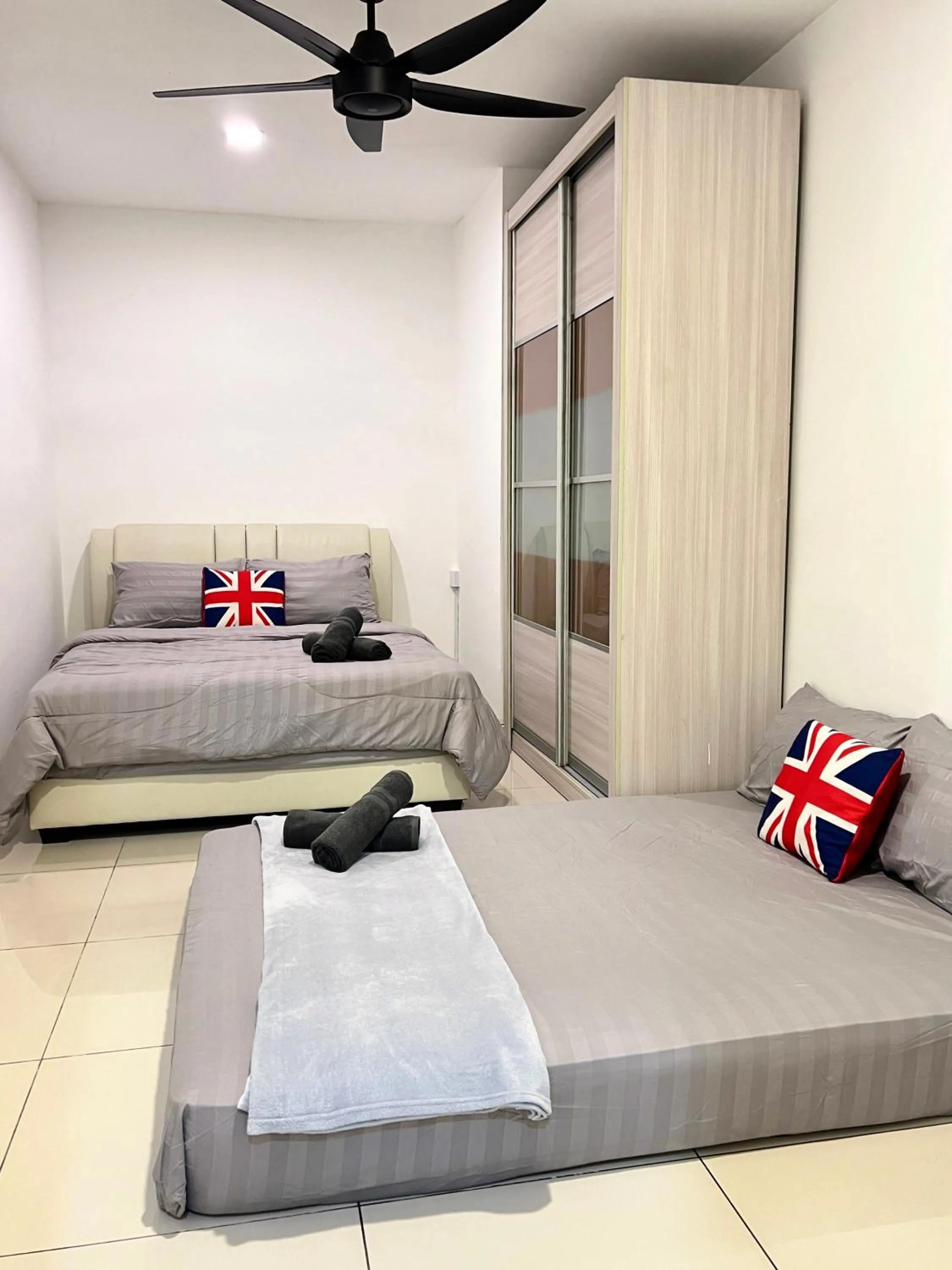 Bedroom, Bed in Mansion One by Sky Hive