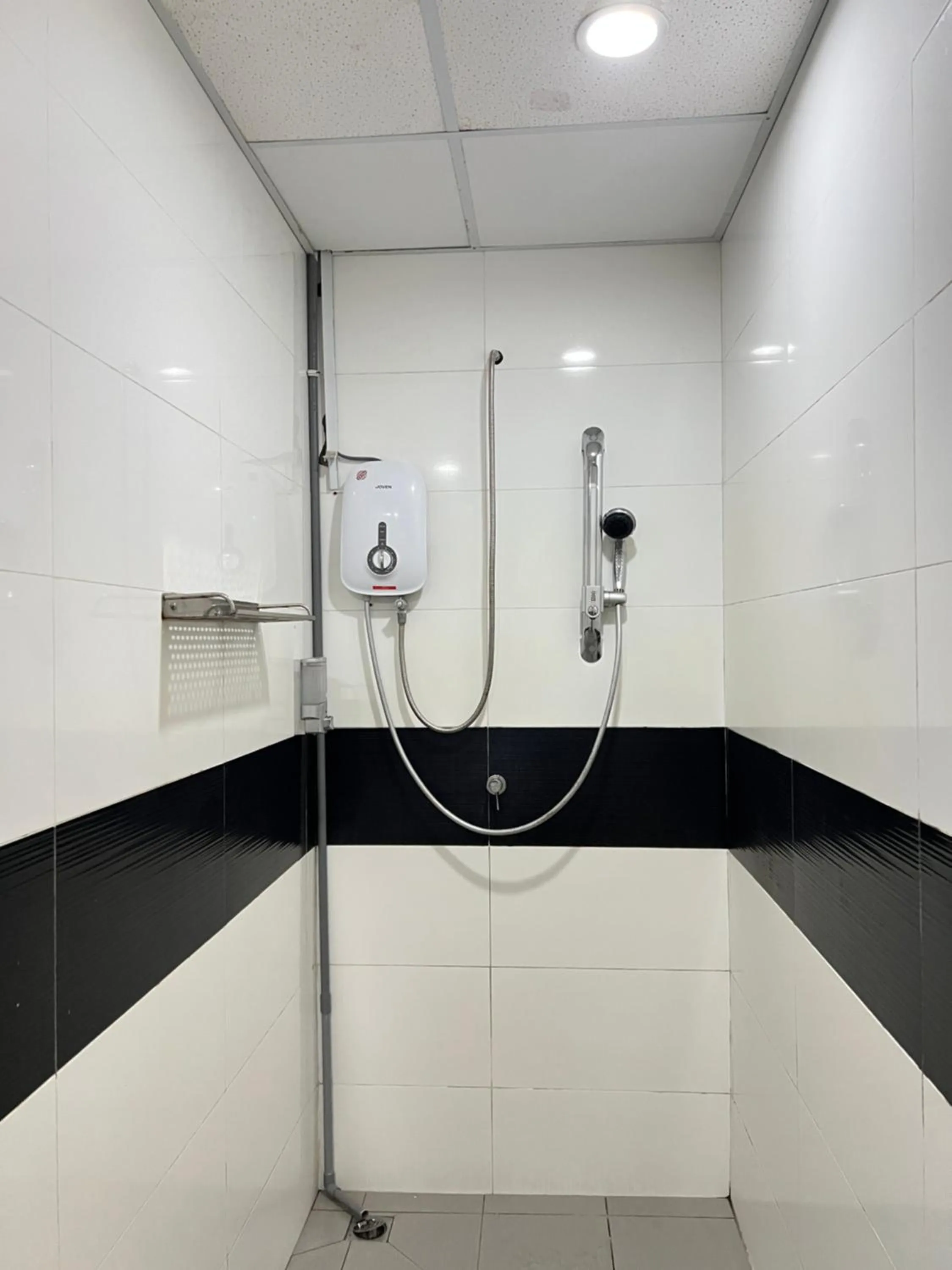 Bathroom in Mansion One by Sky Hive