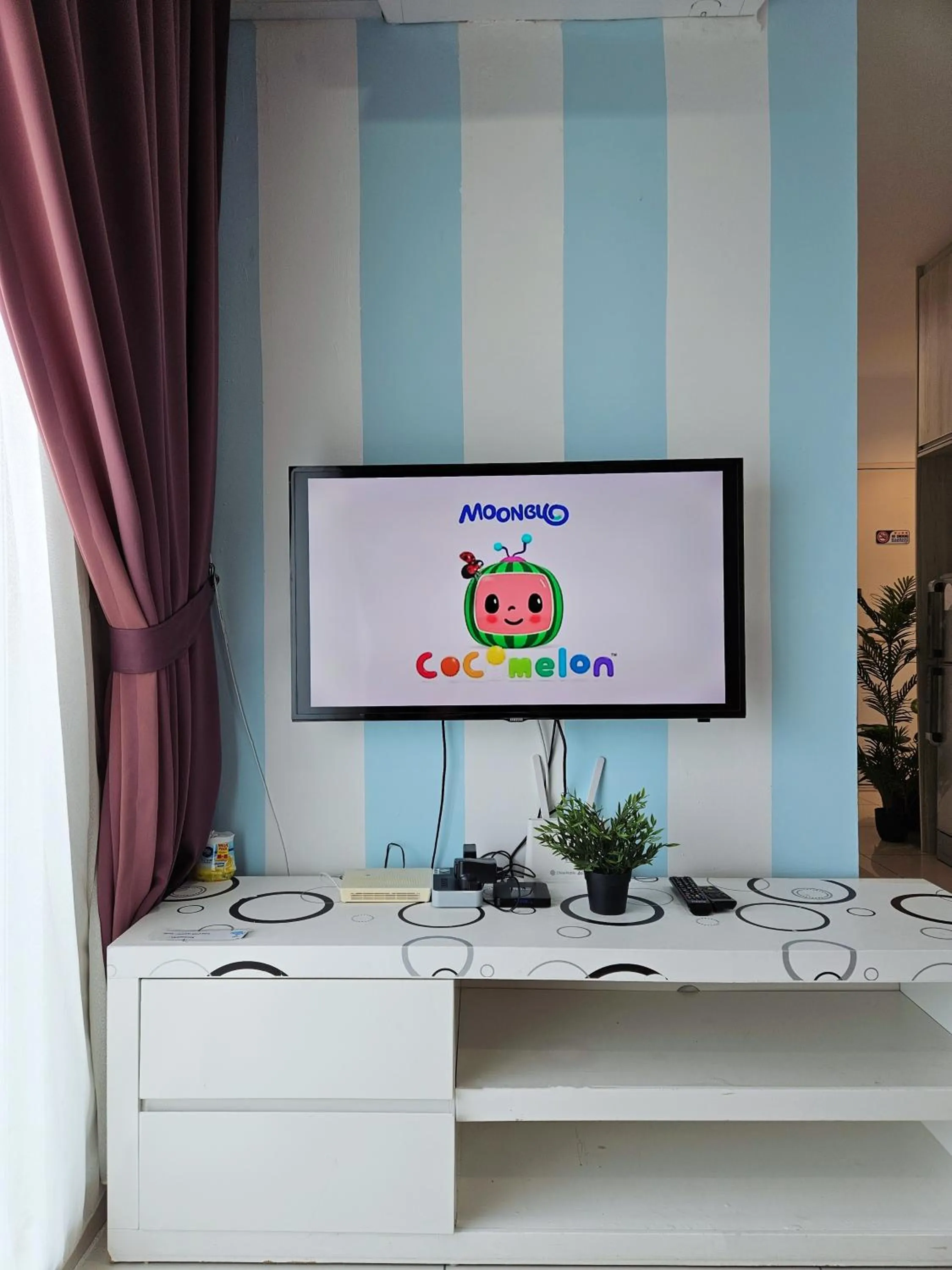 TV and multimedia in Mansion One by Sky Hive