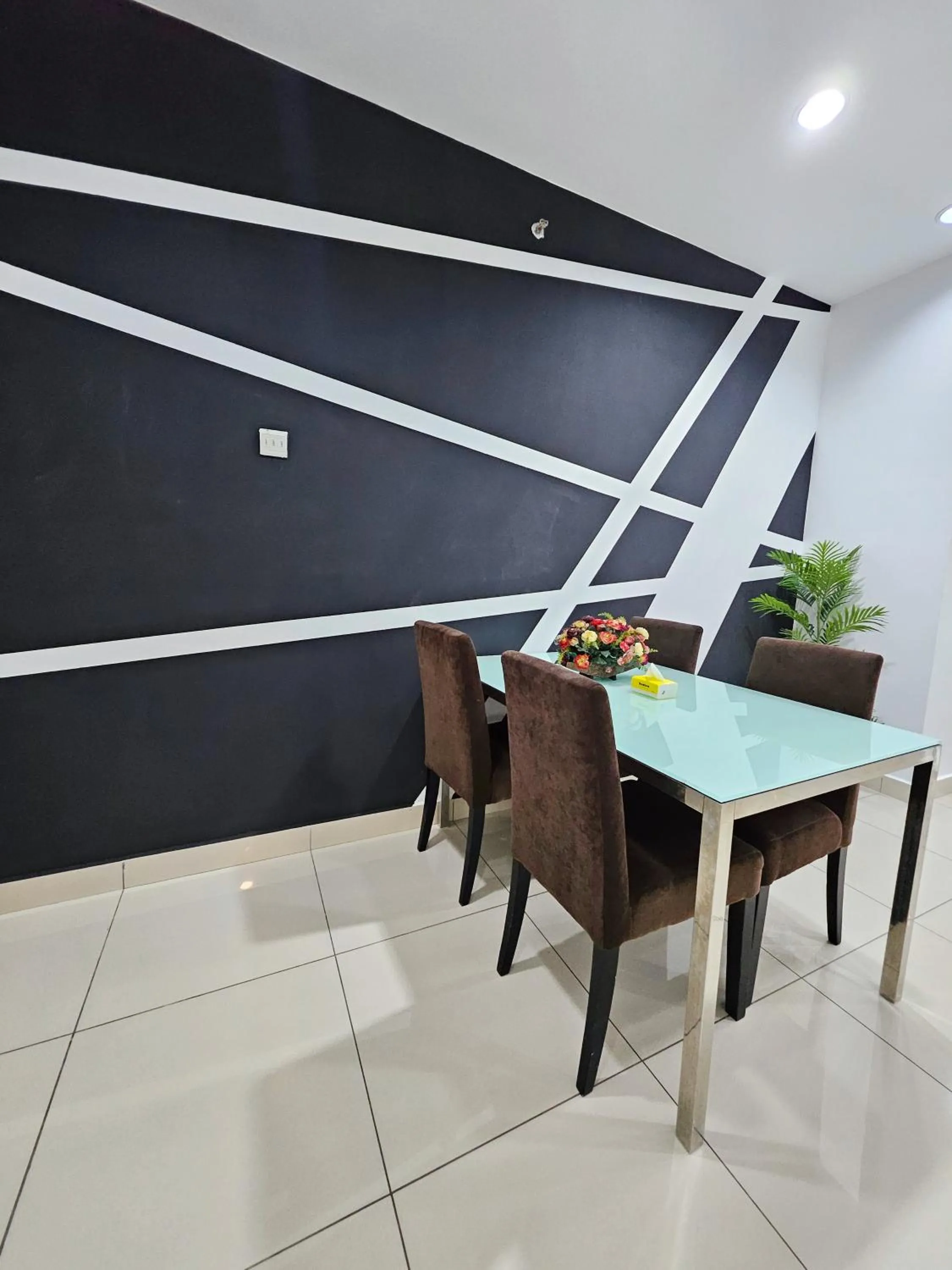 Dining area in Mansion One by Sky Hive