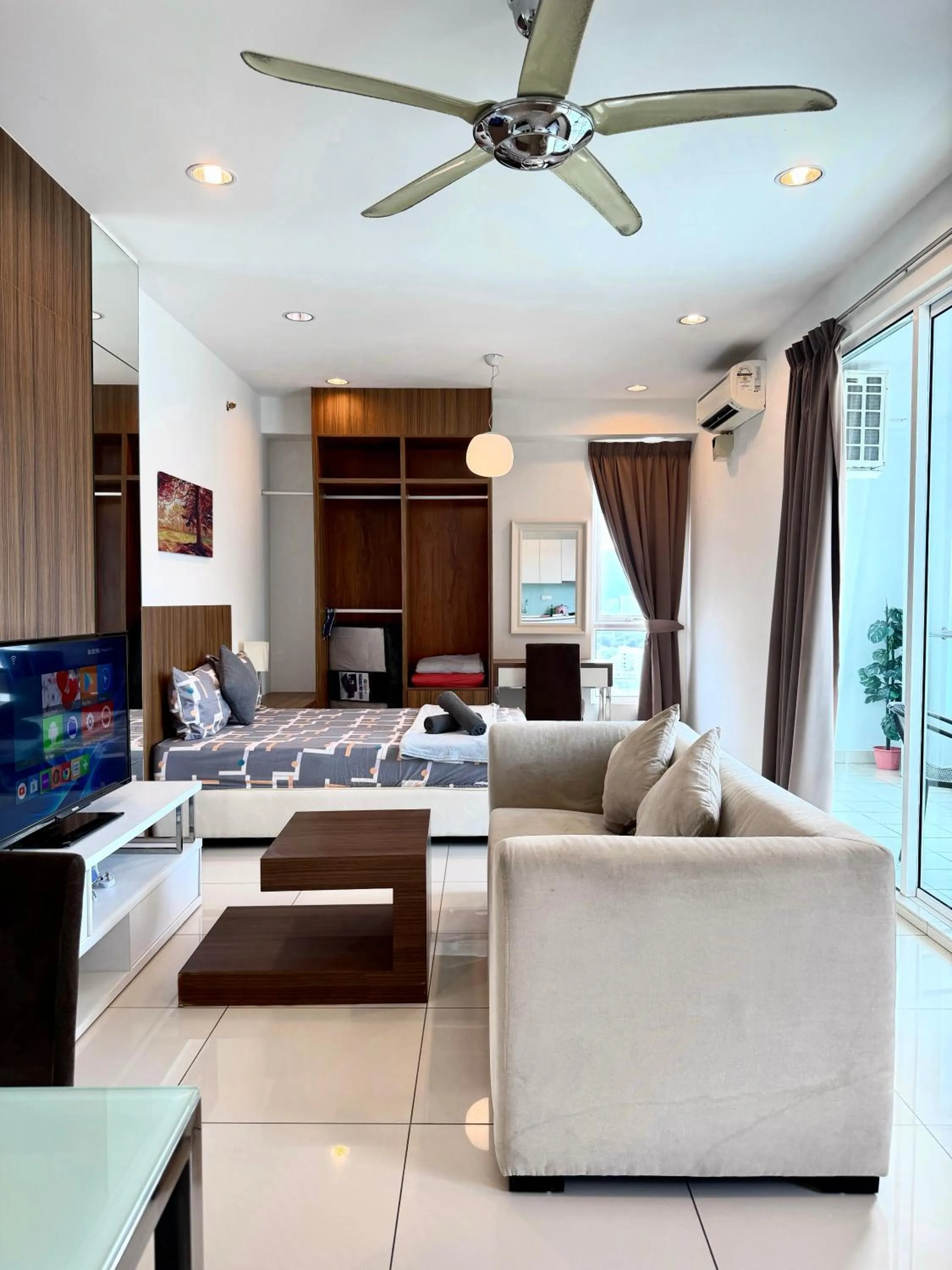 TV and multimedia in Mansion One by Sky Hive