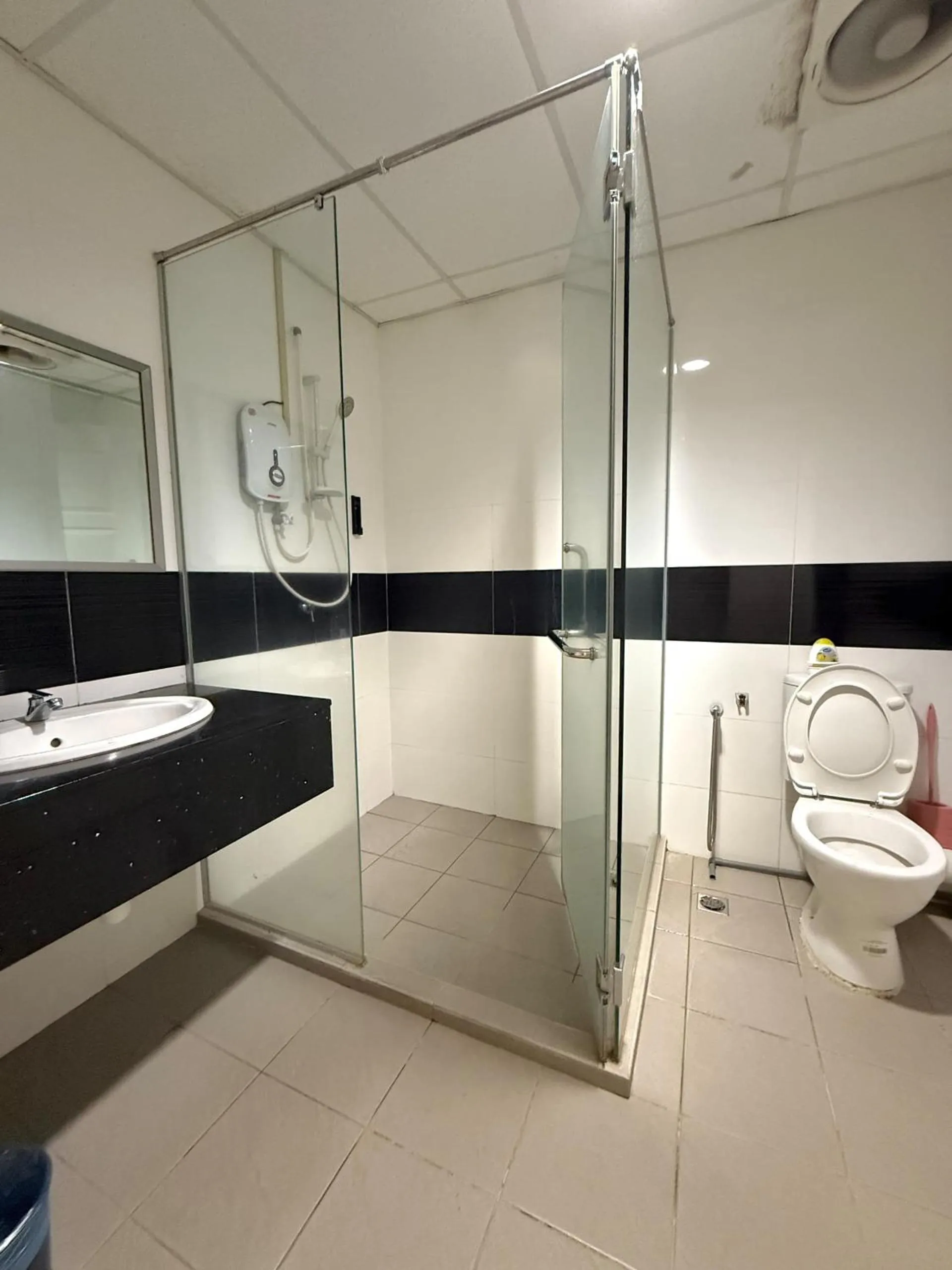 Shower in Mansion One by Sky Hive