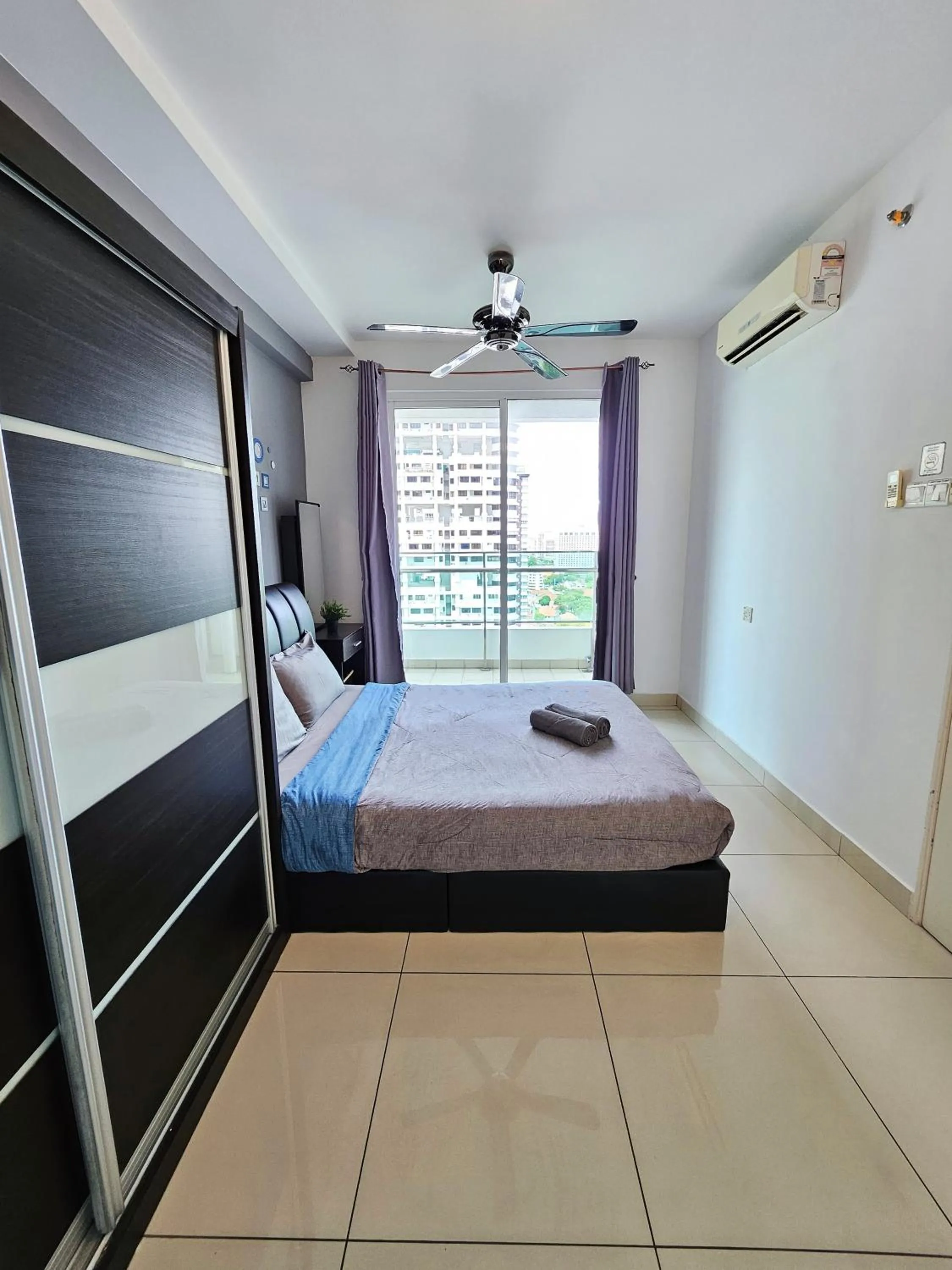 Bedroom, Bed in Mansion One by Sky Hive