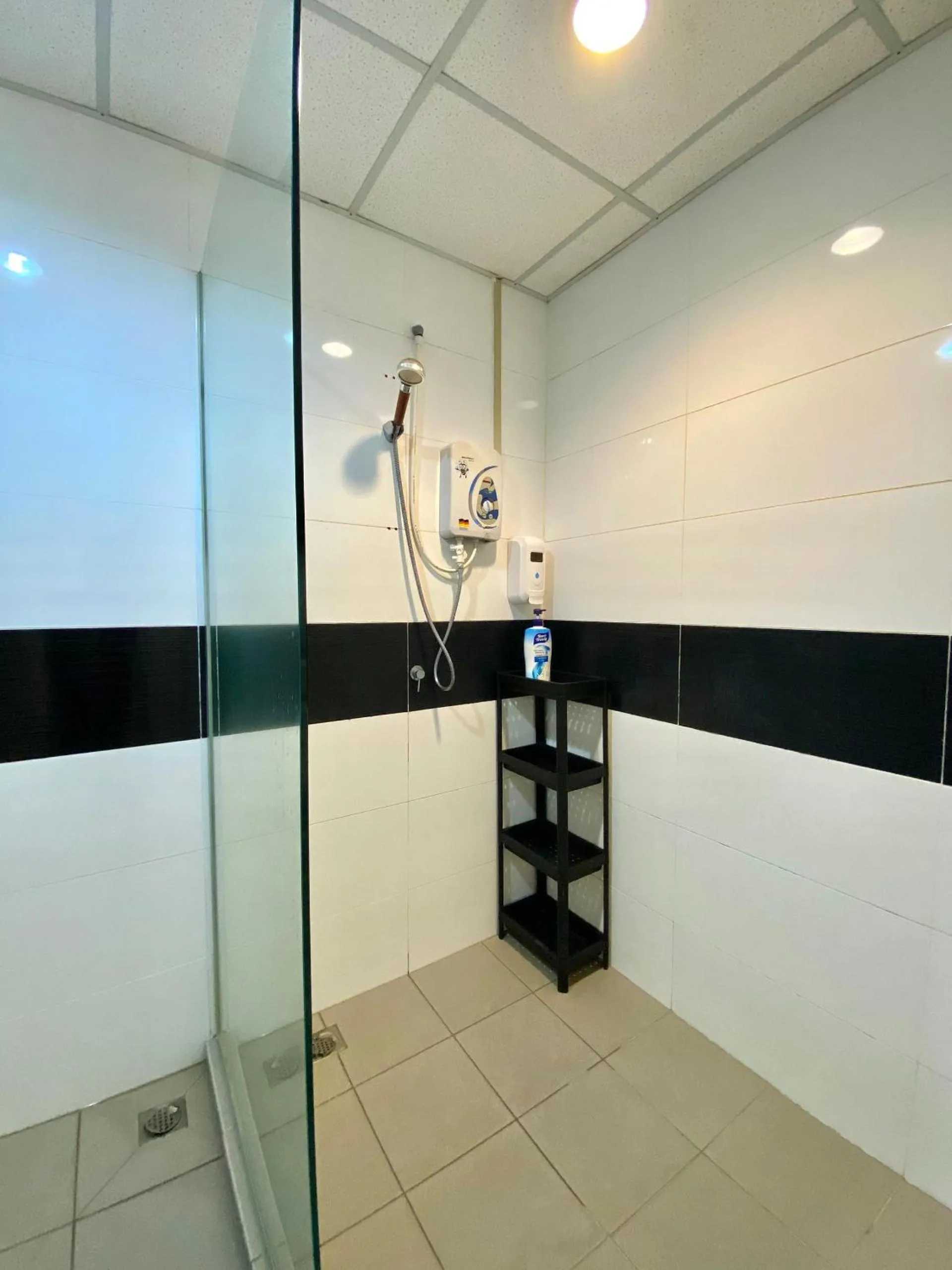 Bathroom in Mansion One by Sky Hive