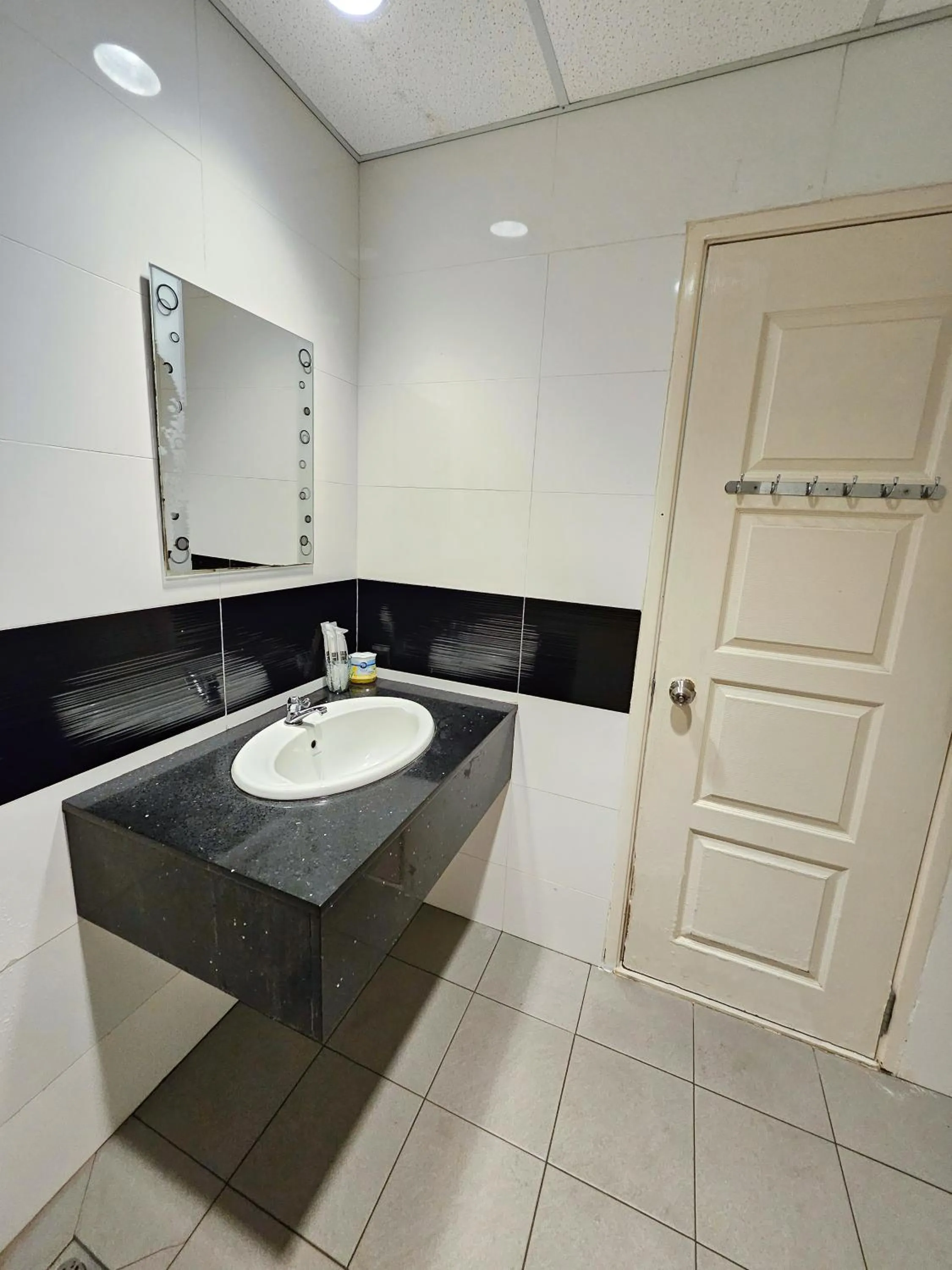 Bathroom in Mansion One by Sky Hive