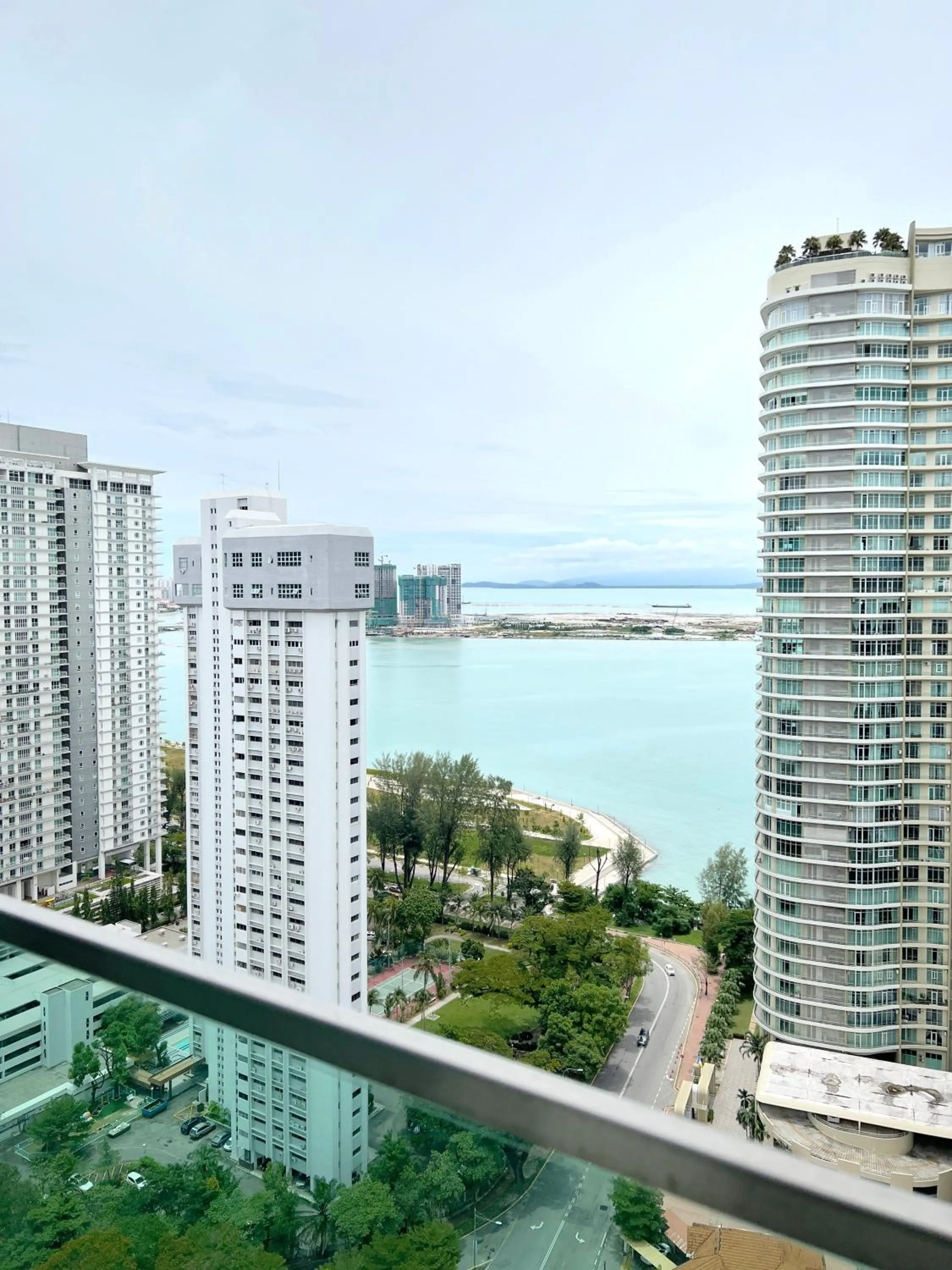 Balcony/Terrace in Mansion One by Sky Hive