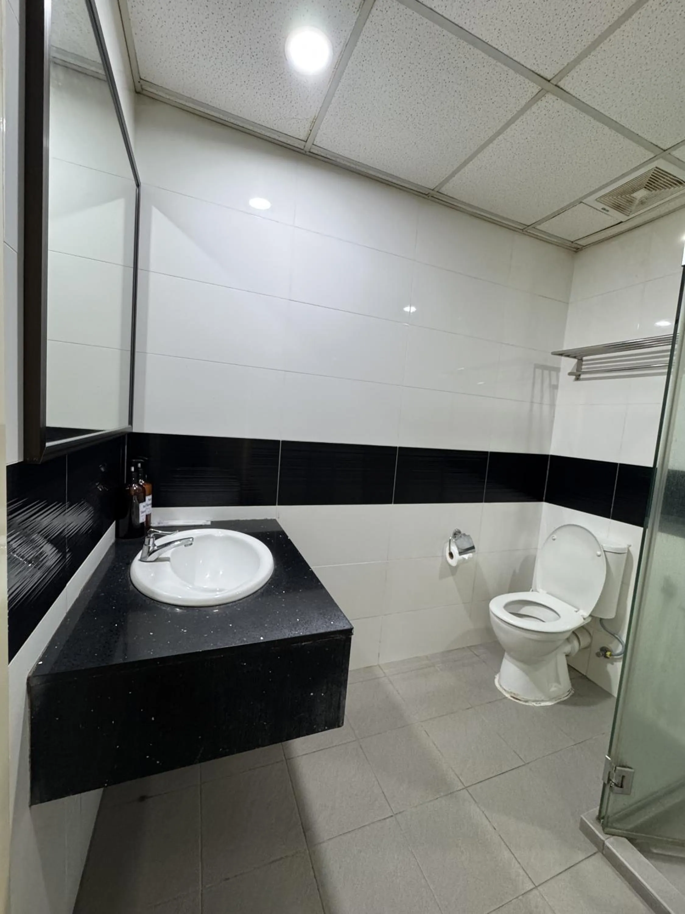 Bathroom in Mansion One by Sky Hive