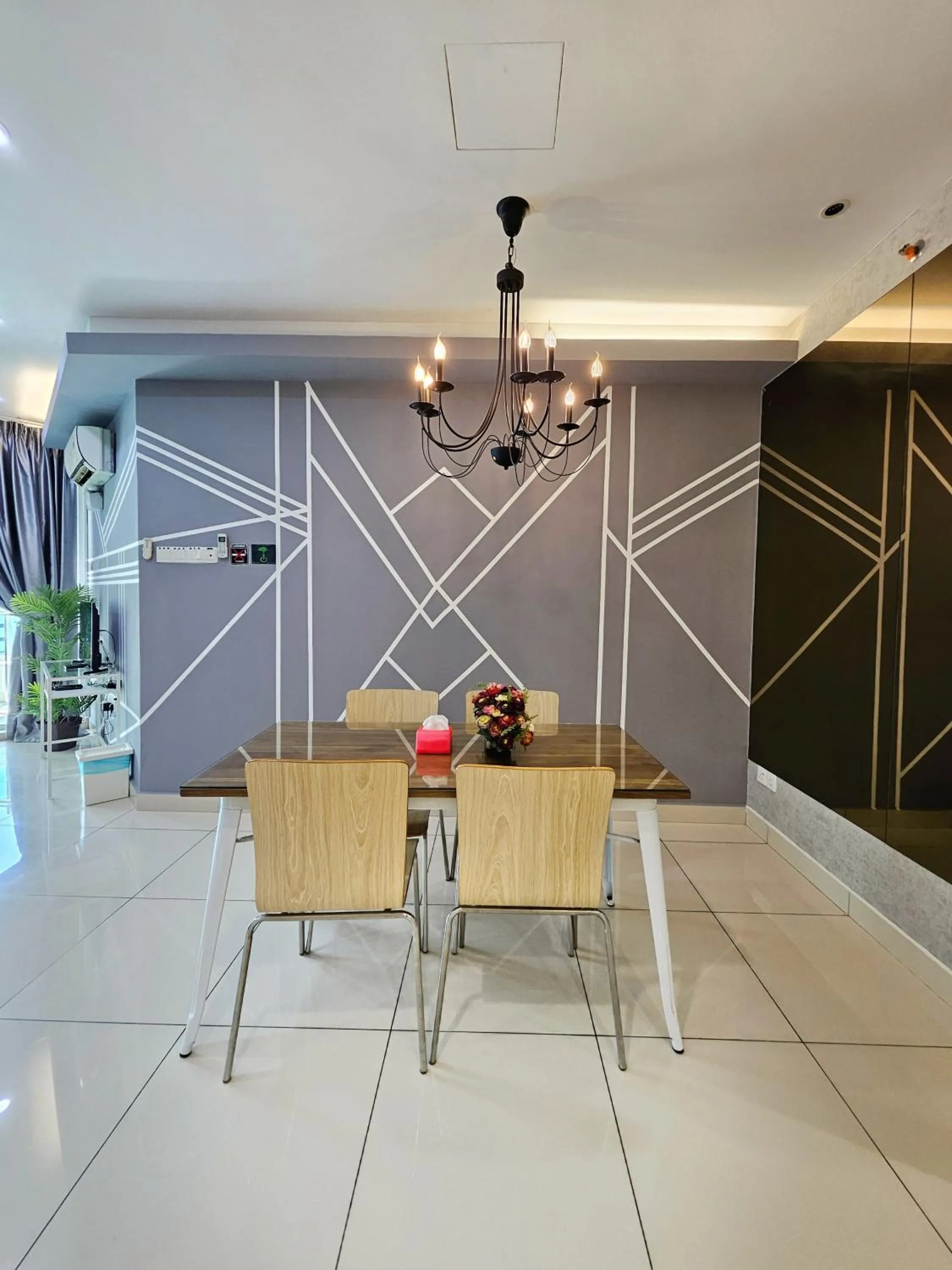 Dining area in Mansion One by Sky Hive