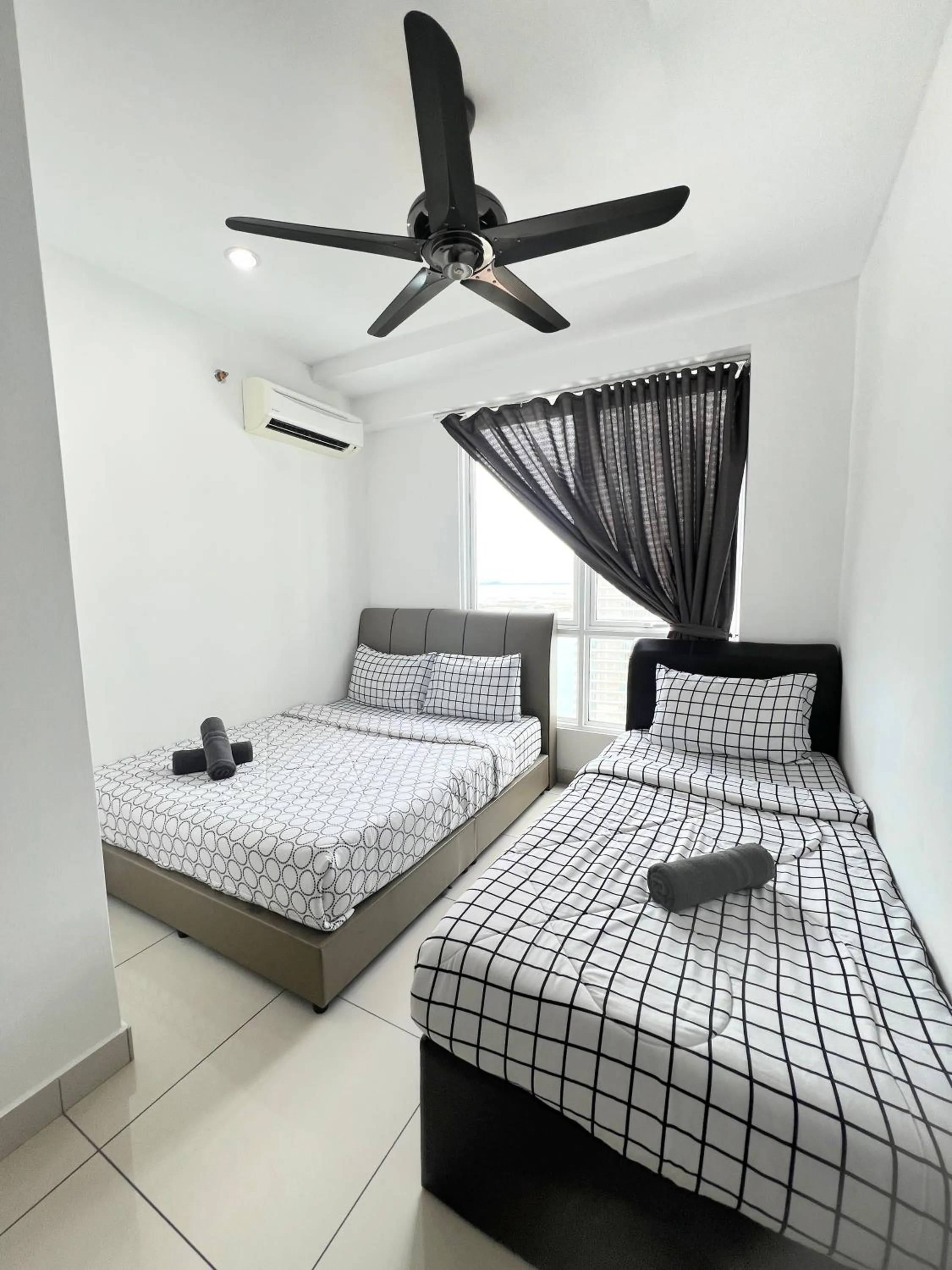 Photo of the whole room, Bed in Mansion One by Sky Hive