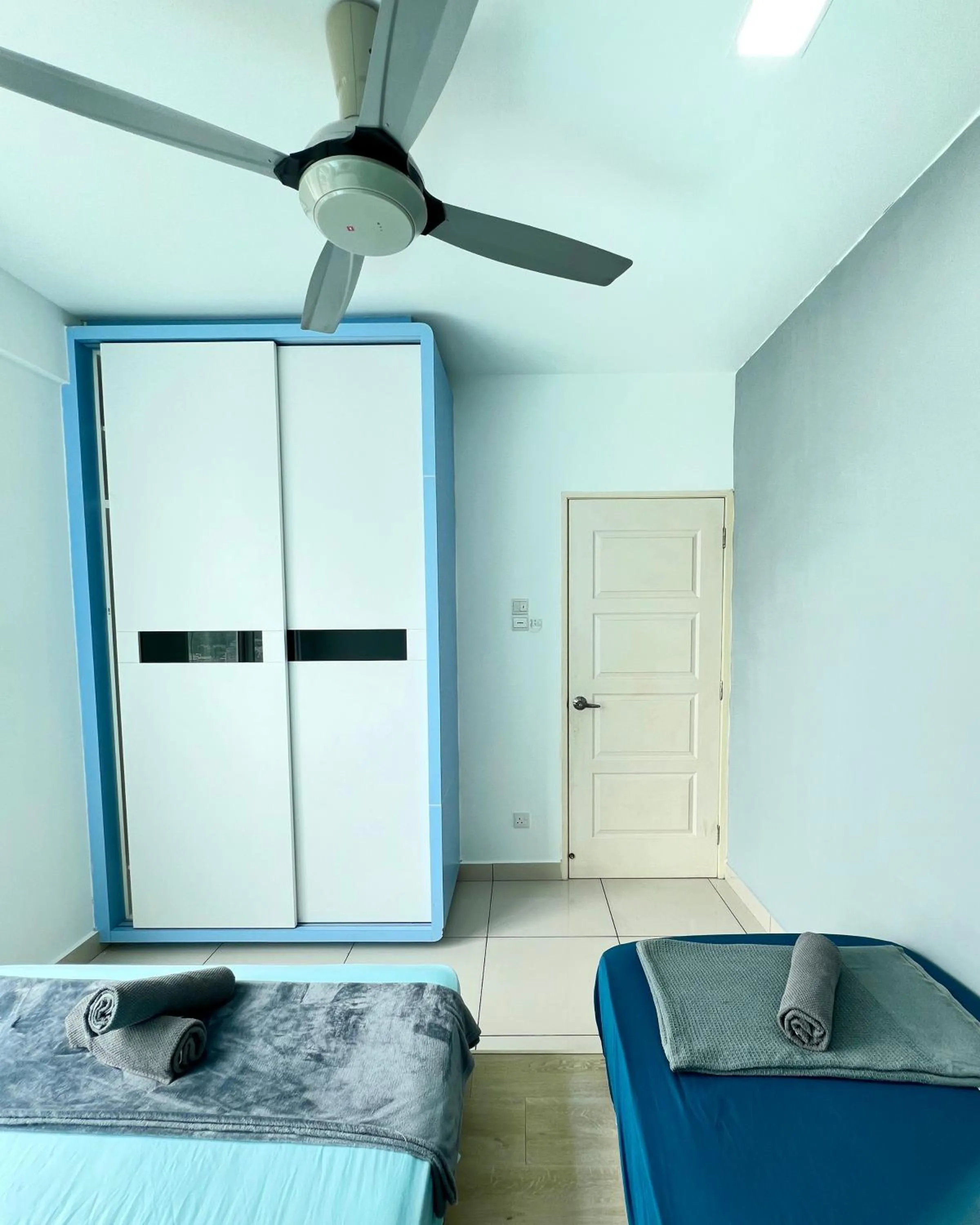 Bedroom, Bed in Mansion One by Sky Hive