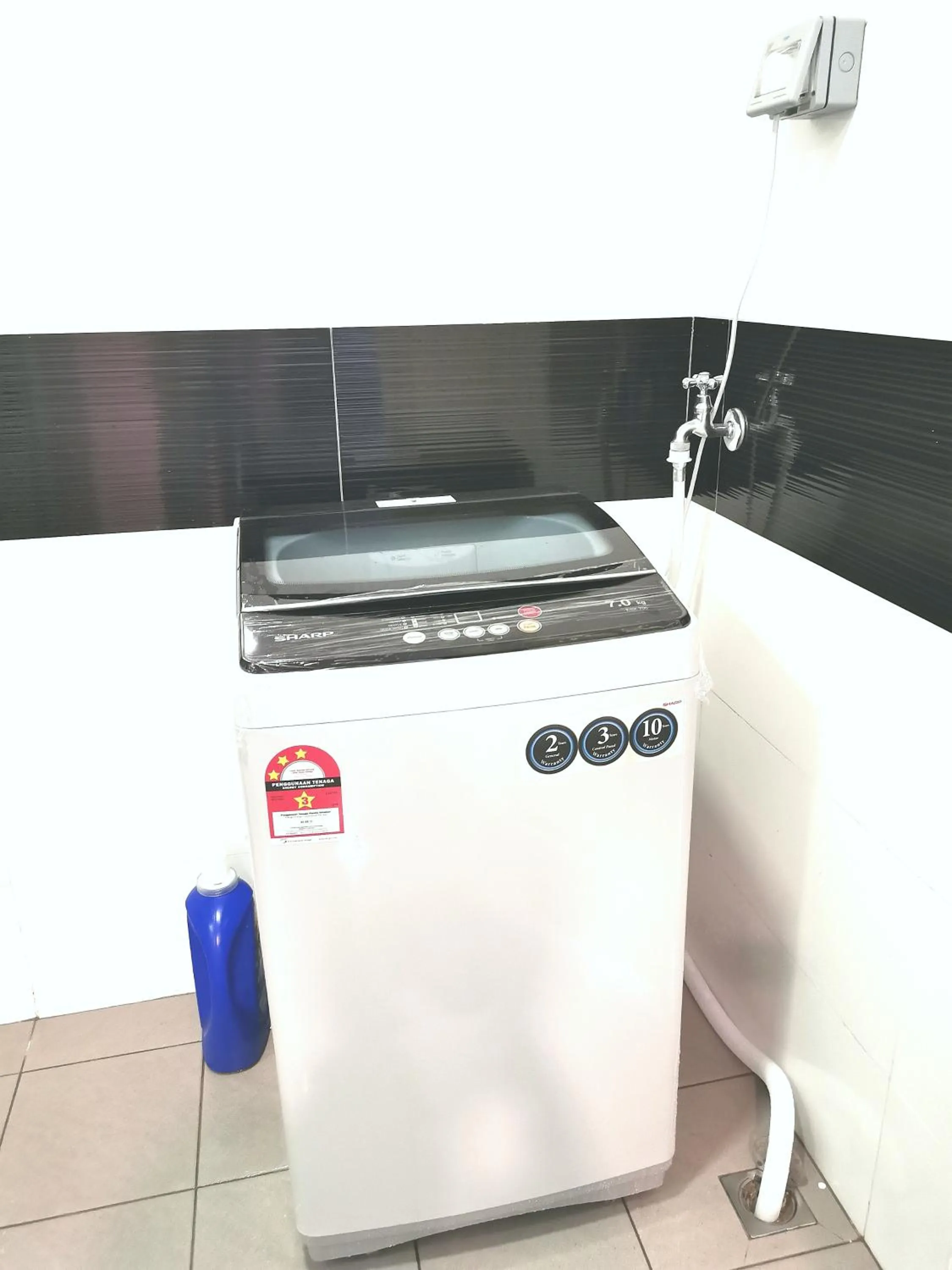 Bathroom in Mansion One by Sky Hive