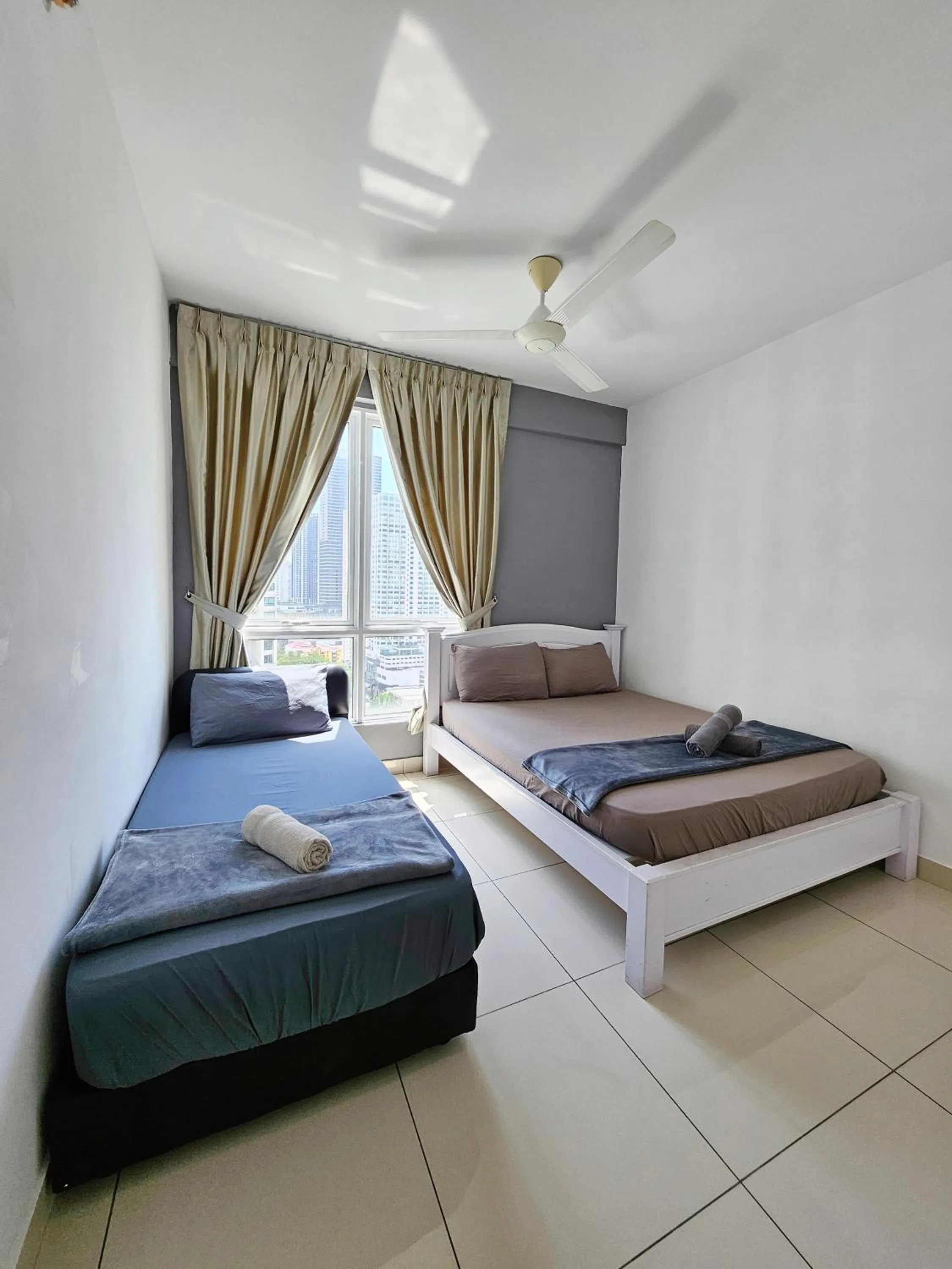 Bedroom, Bed in Mansion One by Sky Hive