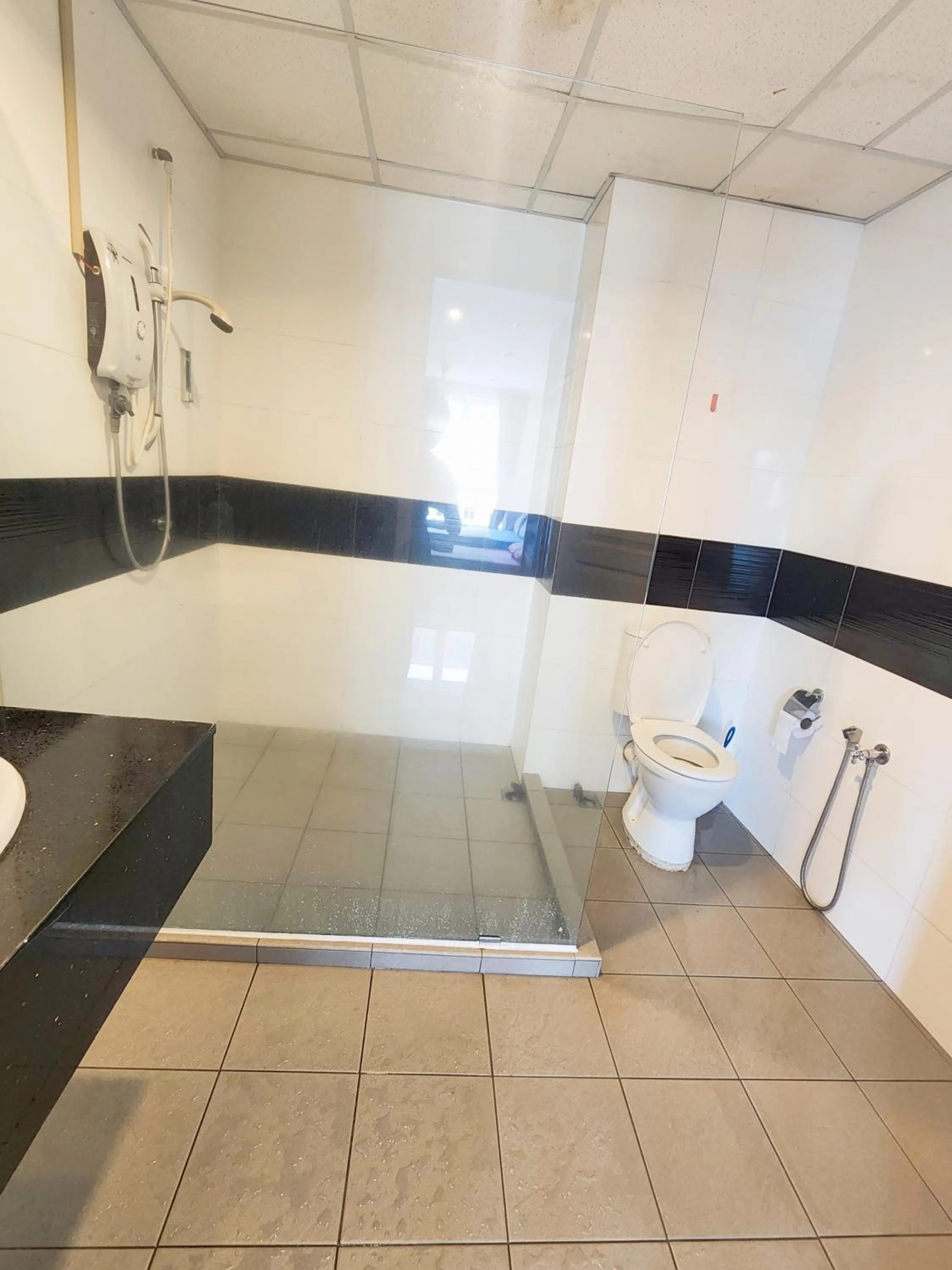 Bathroom in Mansion One by Sky Hive