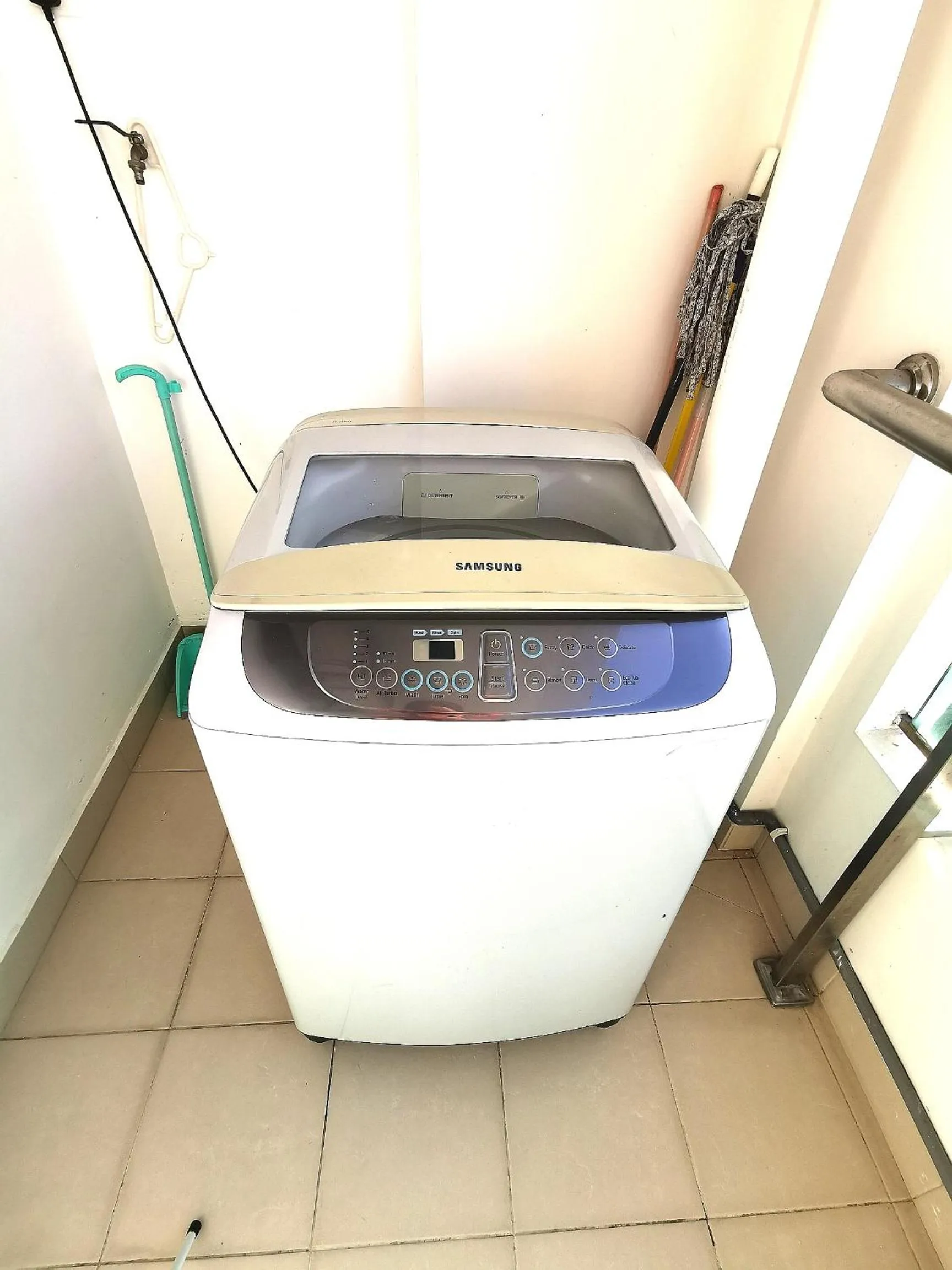 Balcony/Terrace in Mansion One by Sky Hive