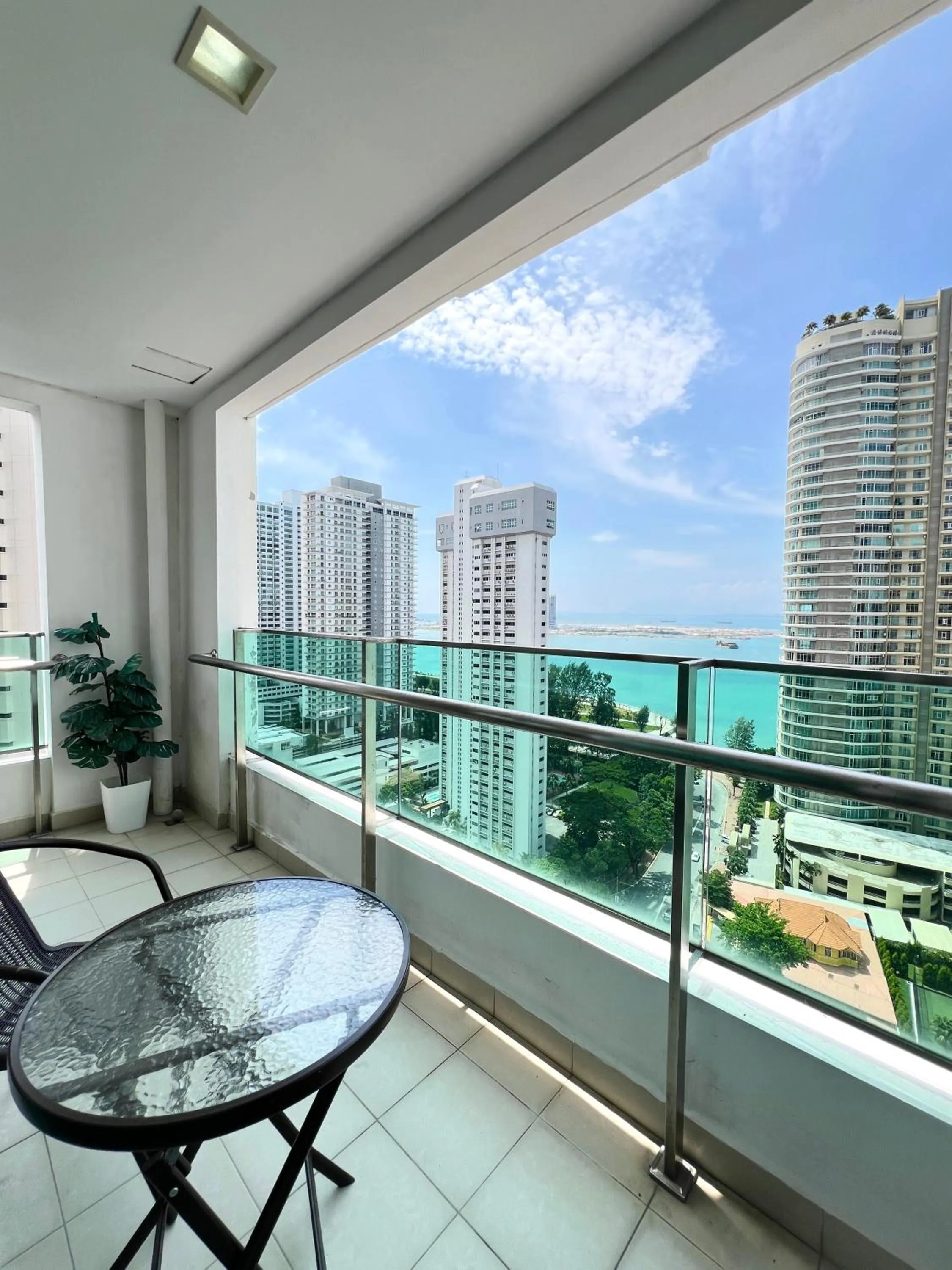 Balcony/Terrace in Mansion One by Sky Hive