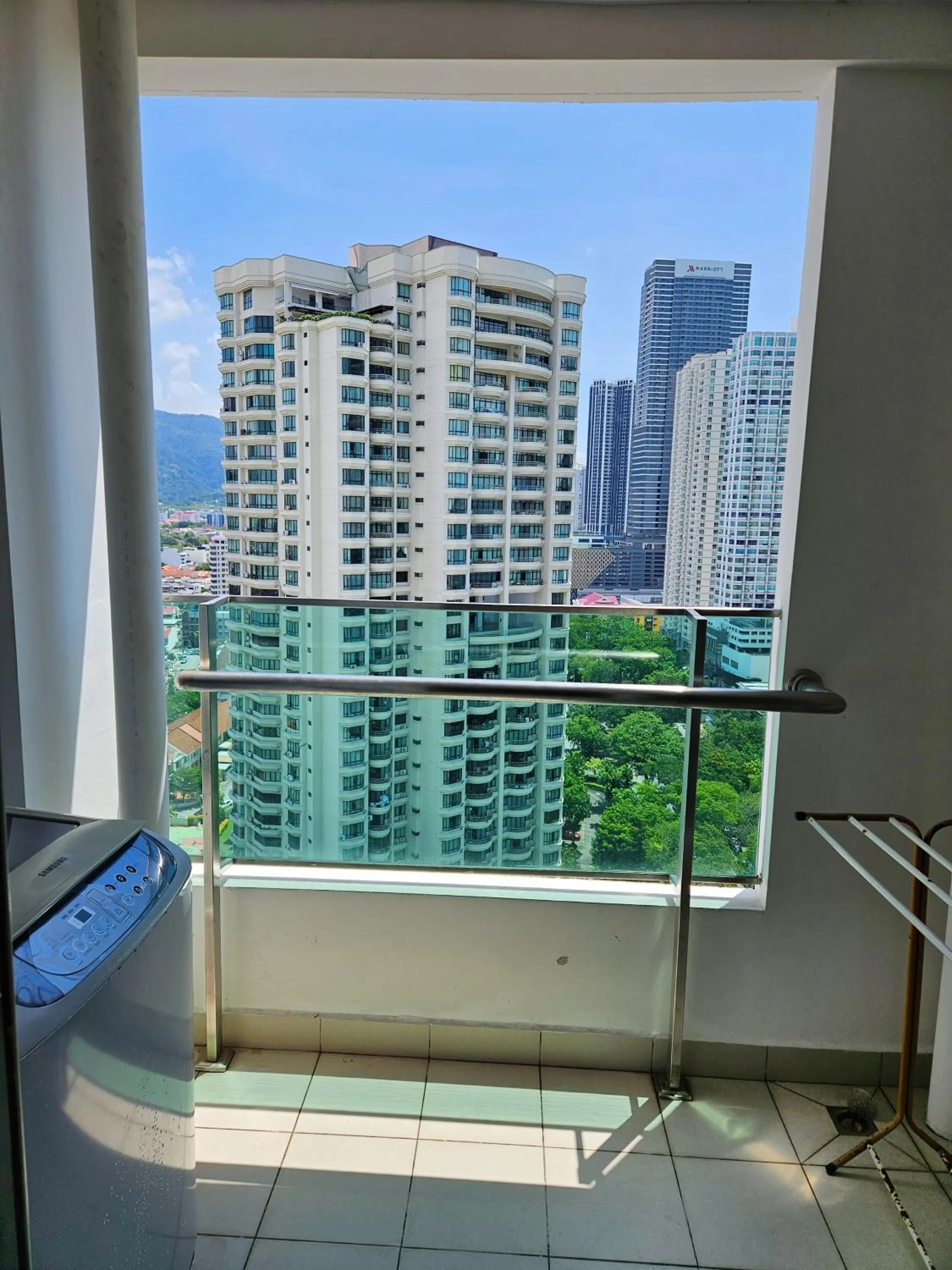 City view in Mansion One by Sky Hive