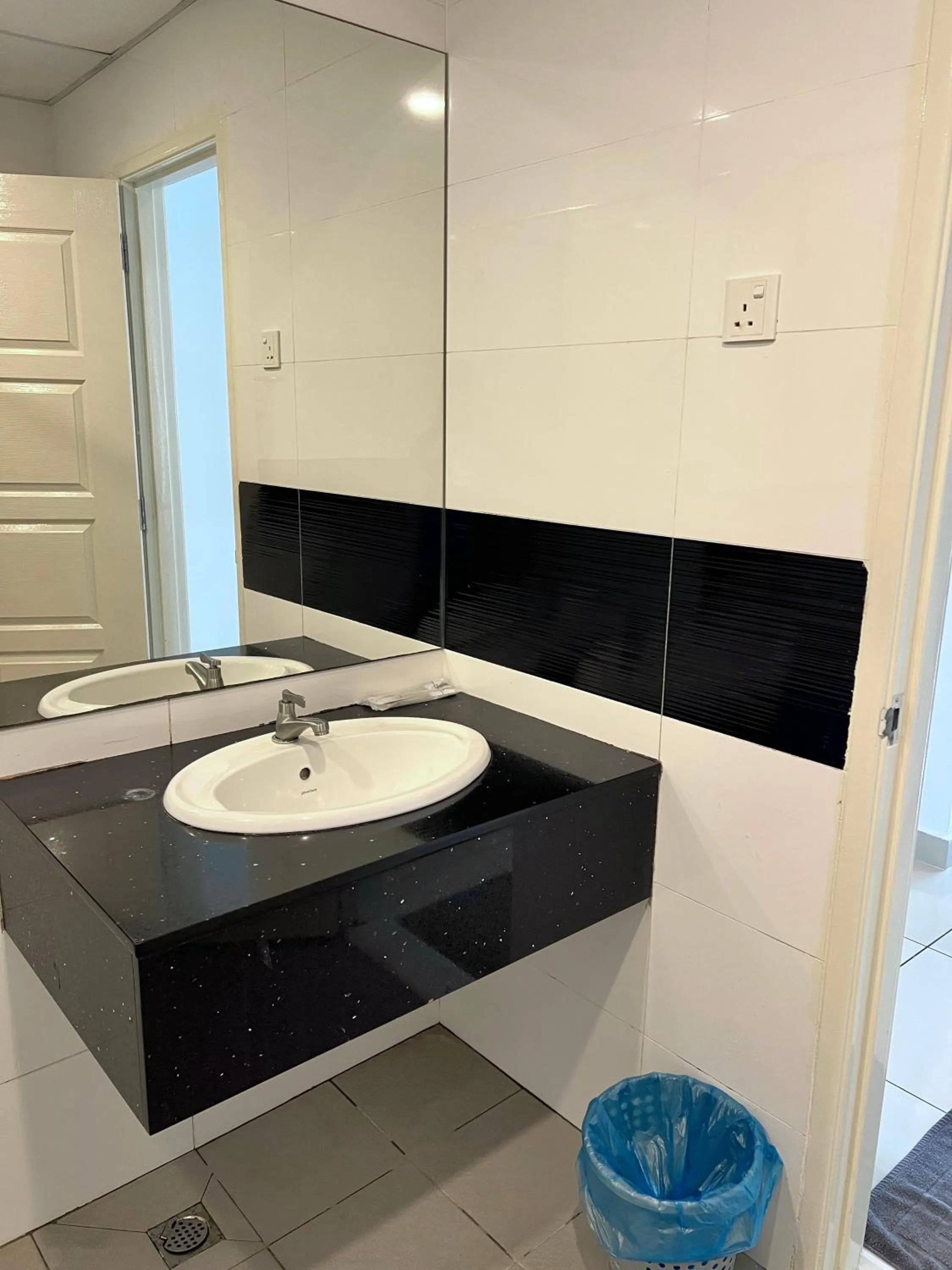 Bathroom in Mansion One by Sky Hive