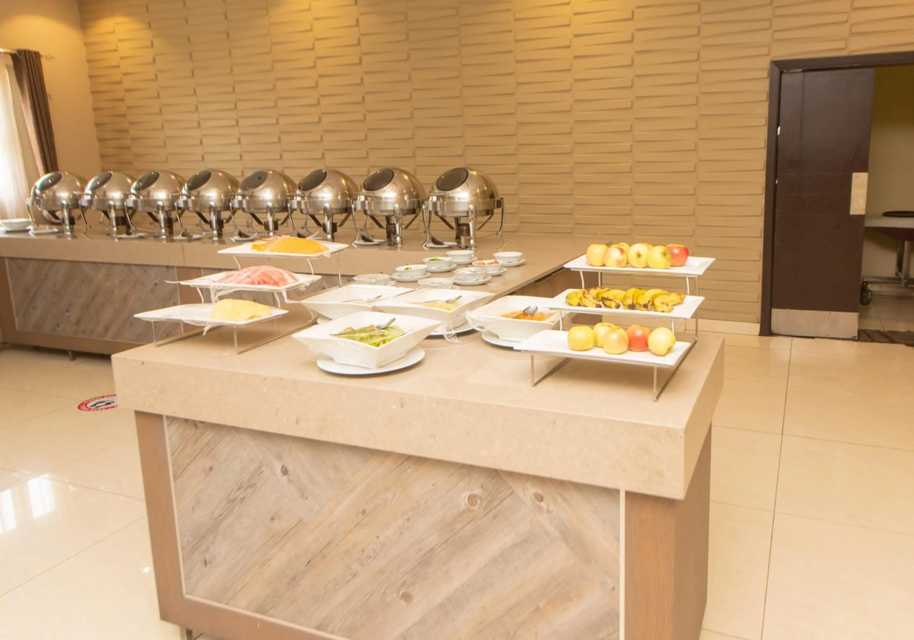 Breakfast in Crossroads Hotel Blantyre