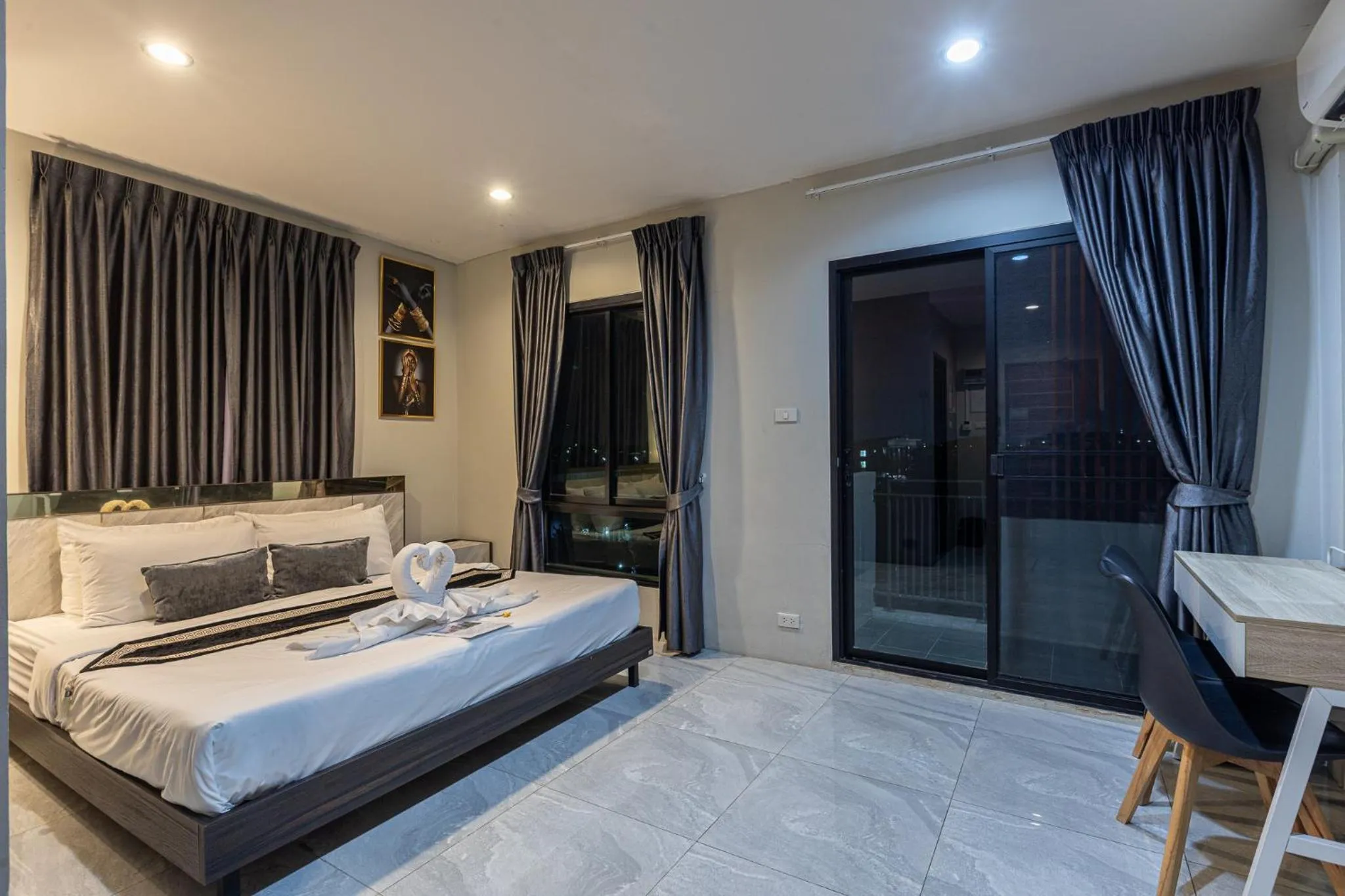 Bed in The Living Hotel SamutPrakan