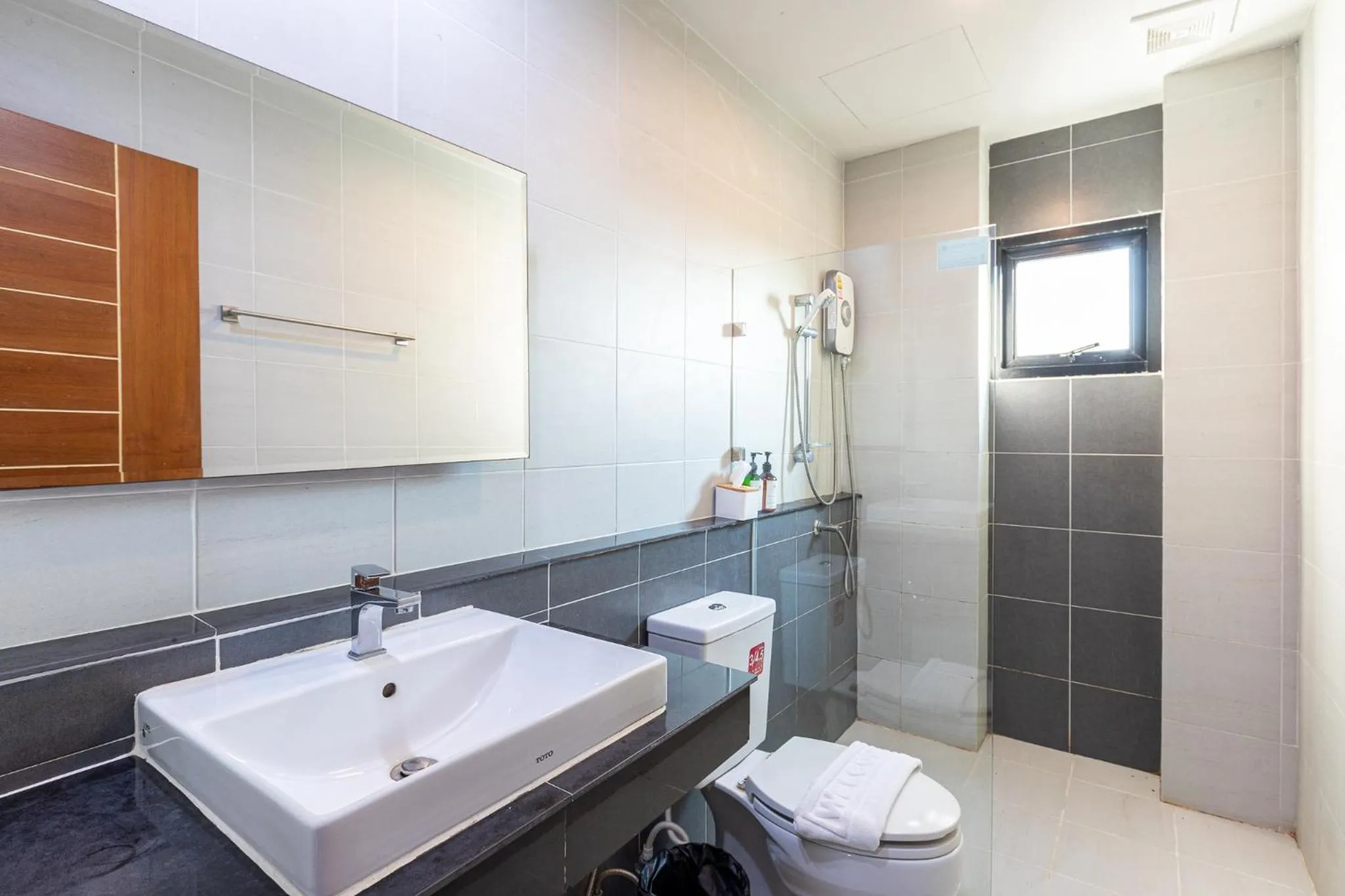 Shower in The Living Hotel SamutPrakan