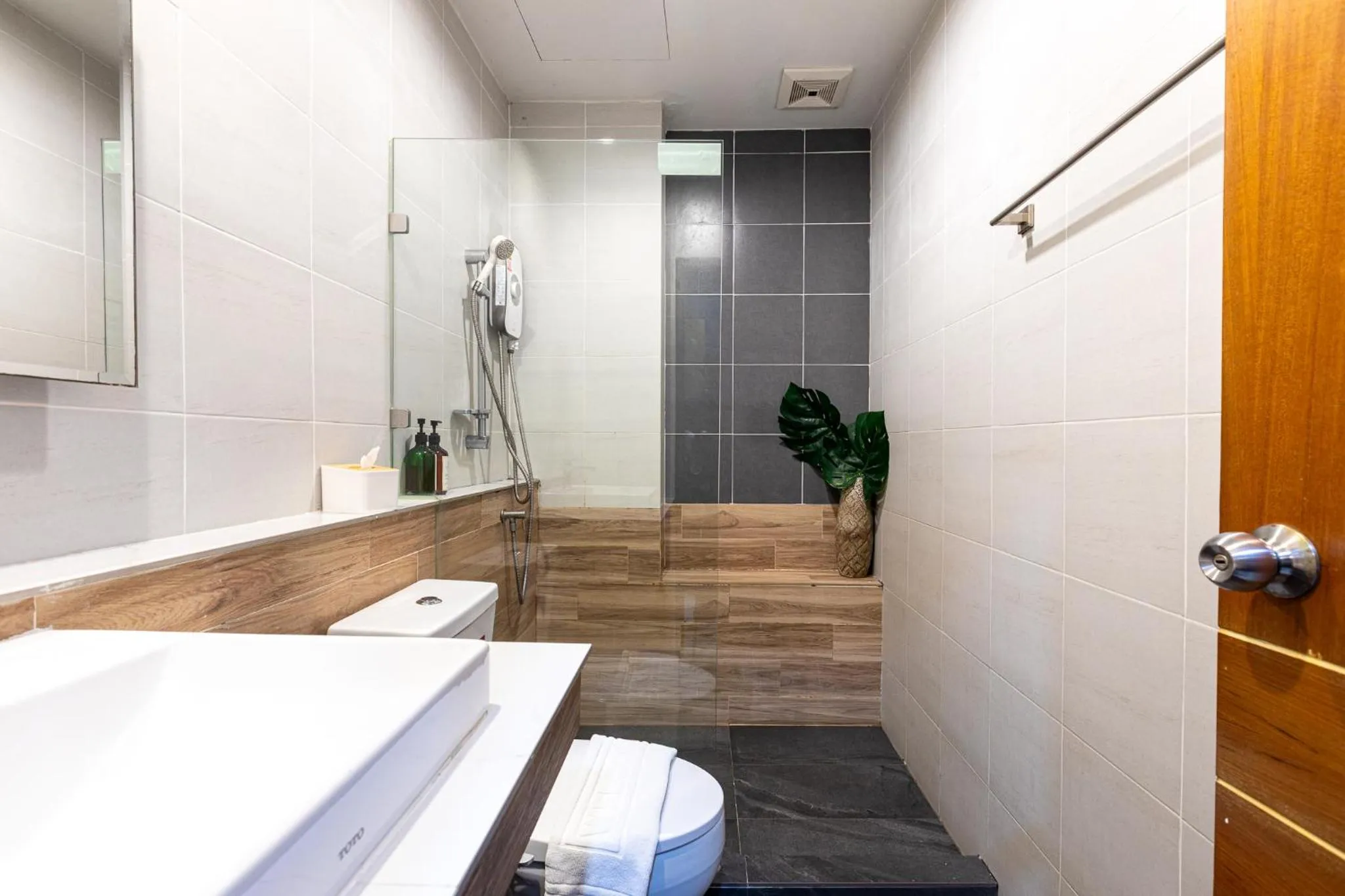 Shower in The Living Hotel SamutPrakan