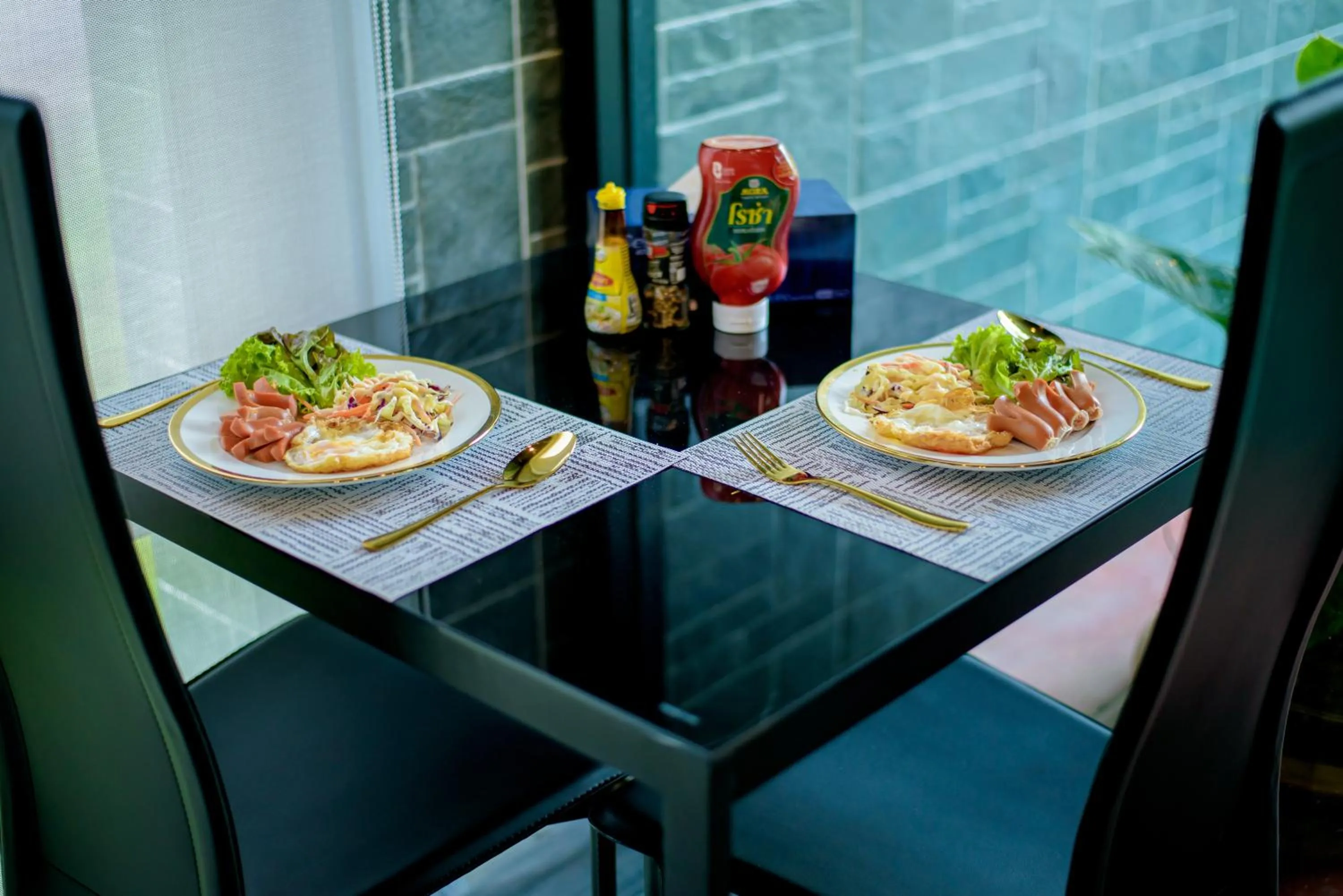 Restaurant/places to eat in The Living Hotel SamutPrakan