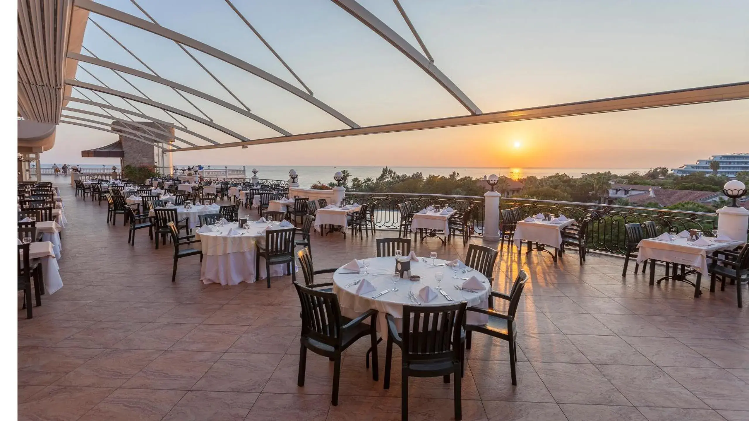 Restaurant/places to eat in Starlight Resort Hotel Restaurant/places to eat in Starlight Resort Hotel